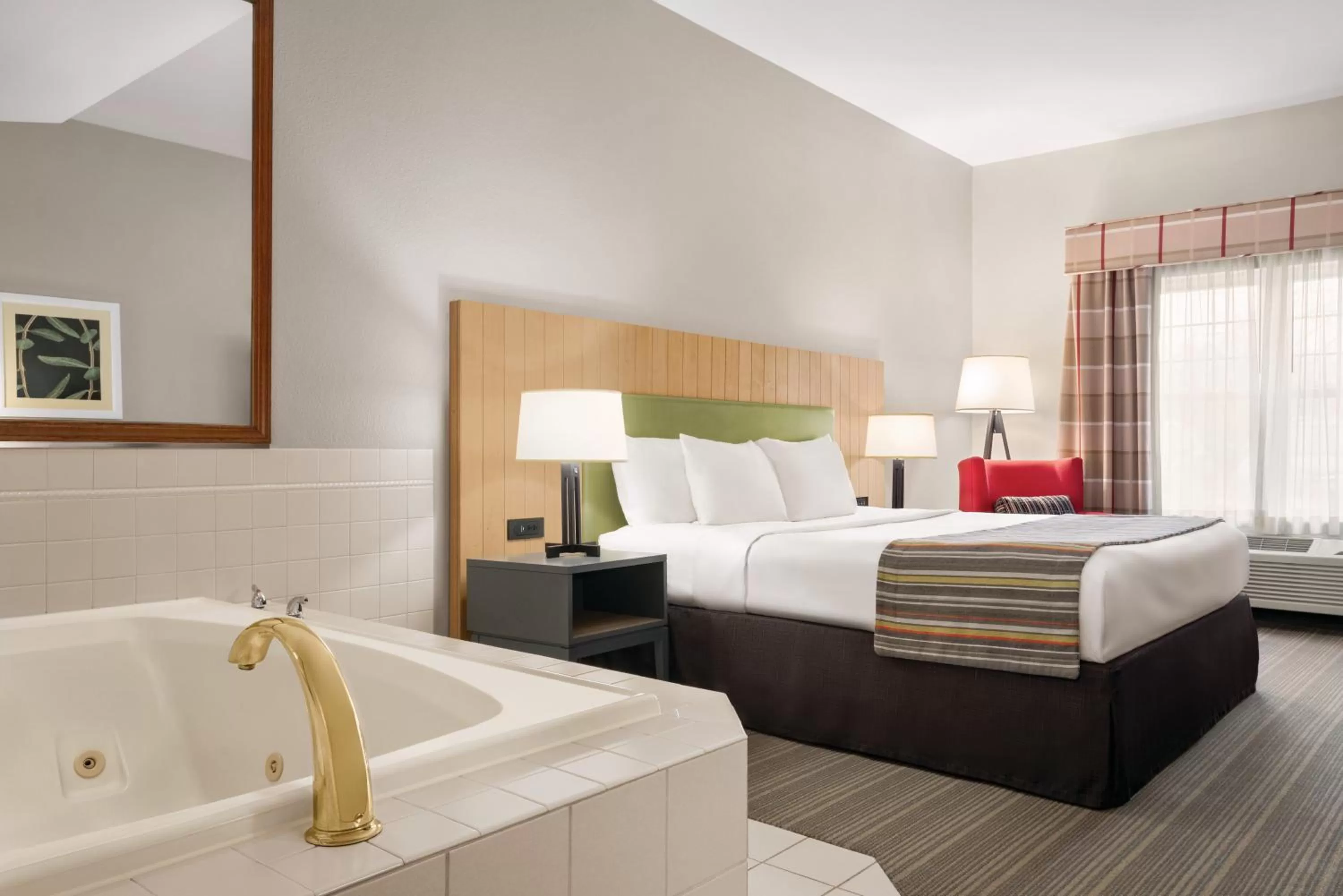 King Suite with Spa Bath - Non-Smoking in Country Inn & Suites by Radisson, Schaumburg, IL