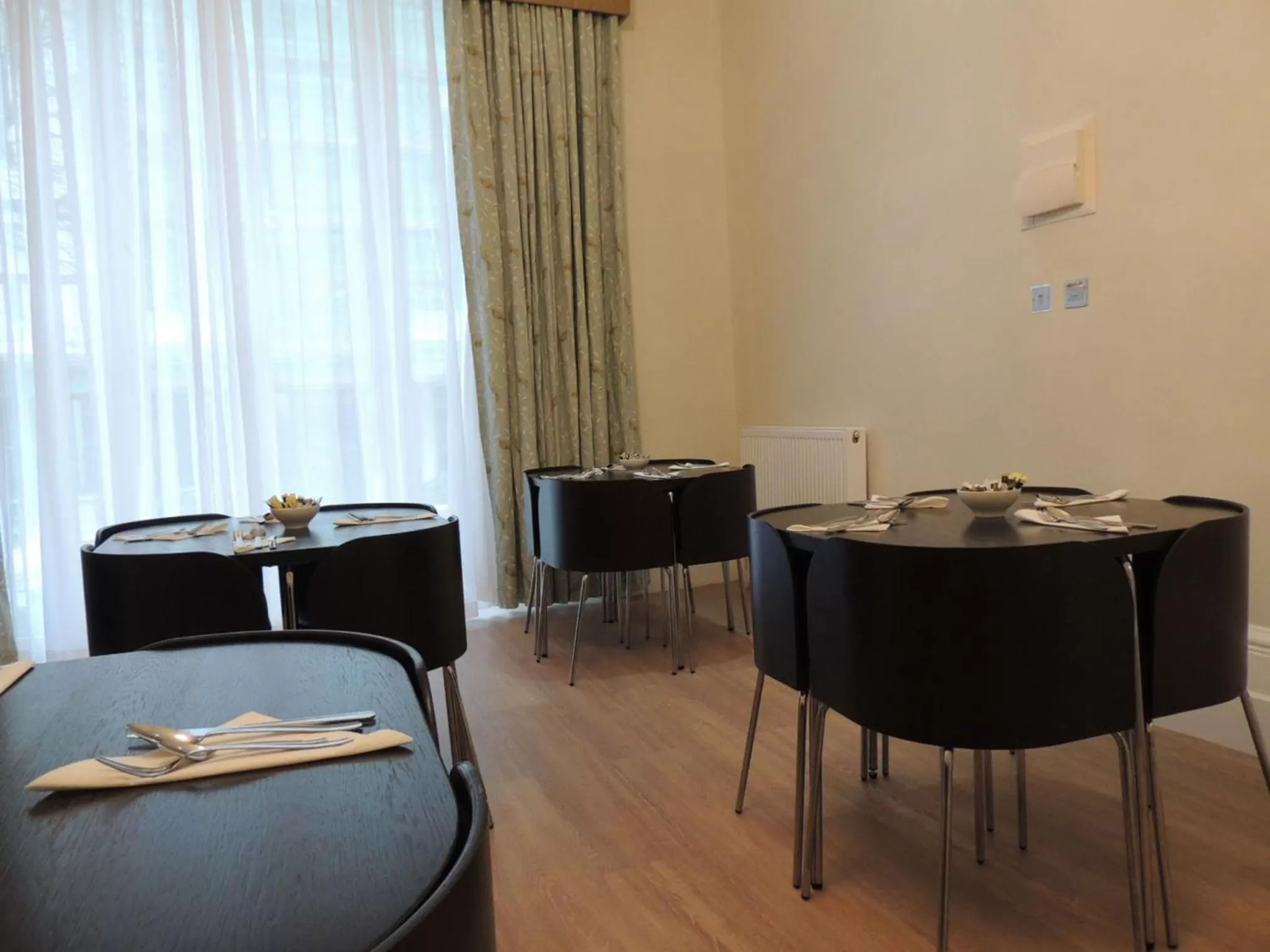 Restaurant/places to eat in Hyde Park Boutique Hotel