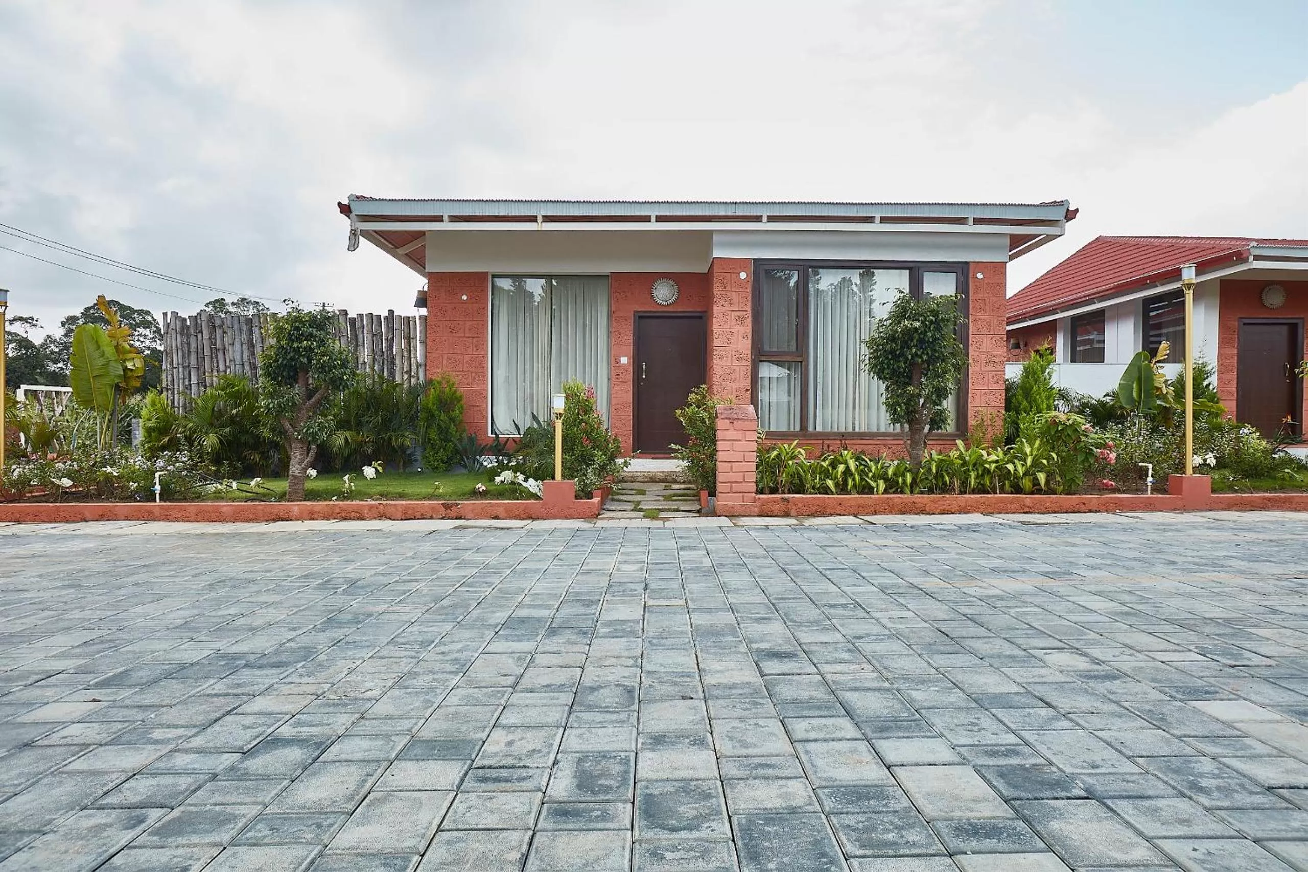 Facade/entrance in Sixth Element