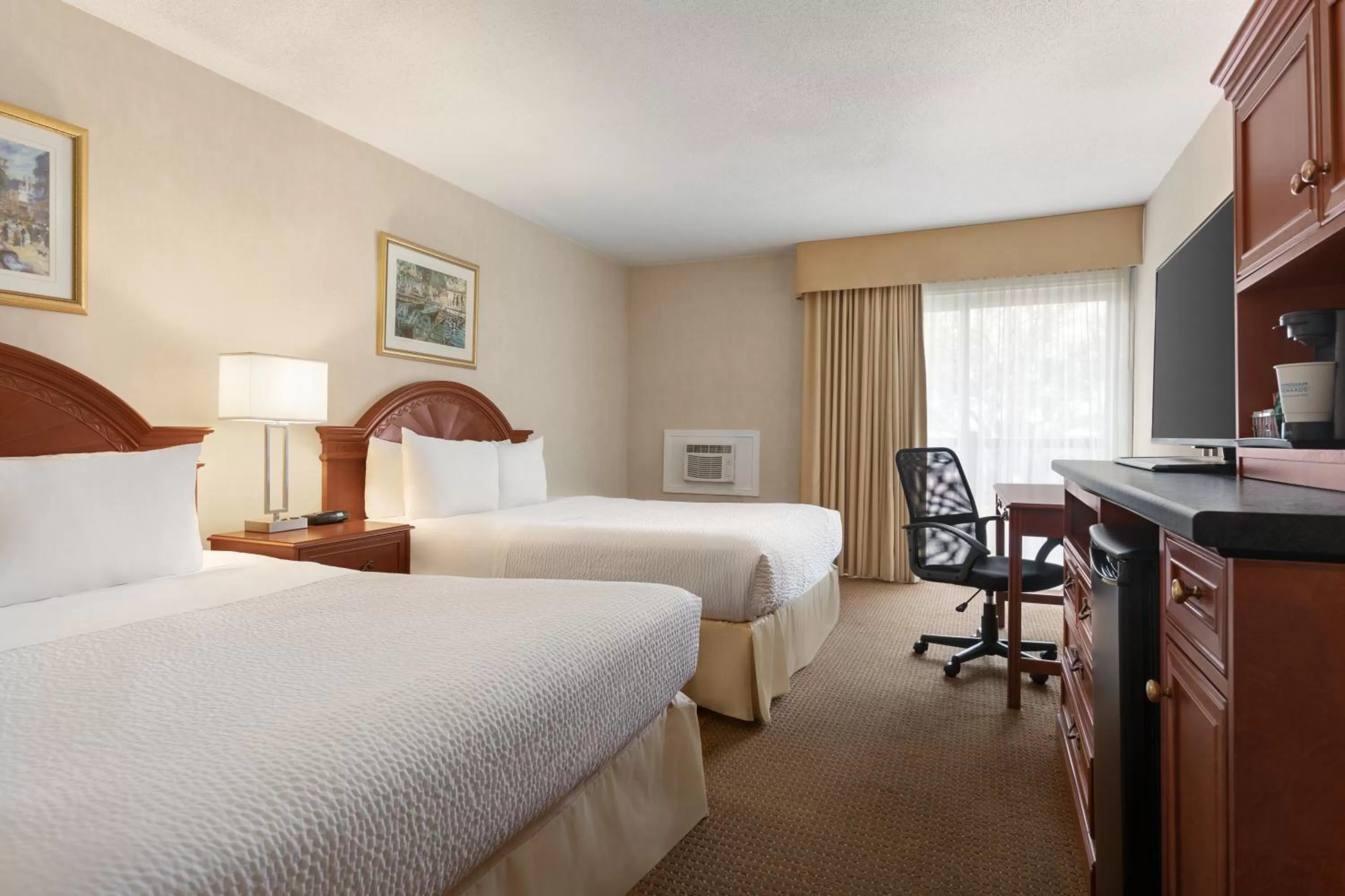 Photo of the whole room, Bed in Days Inn by Wyndham London