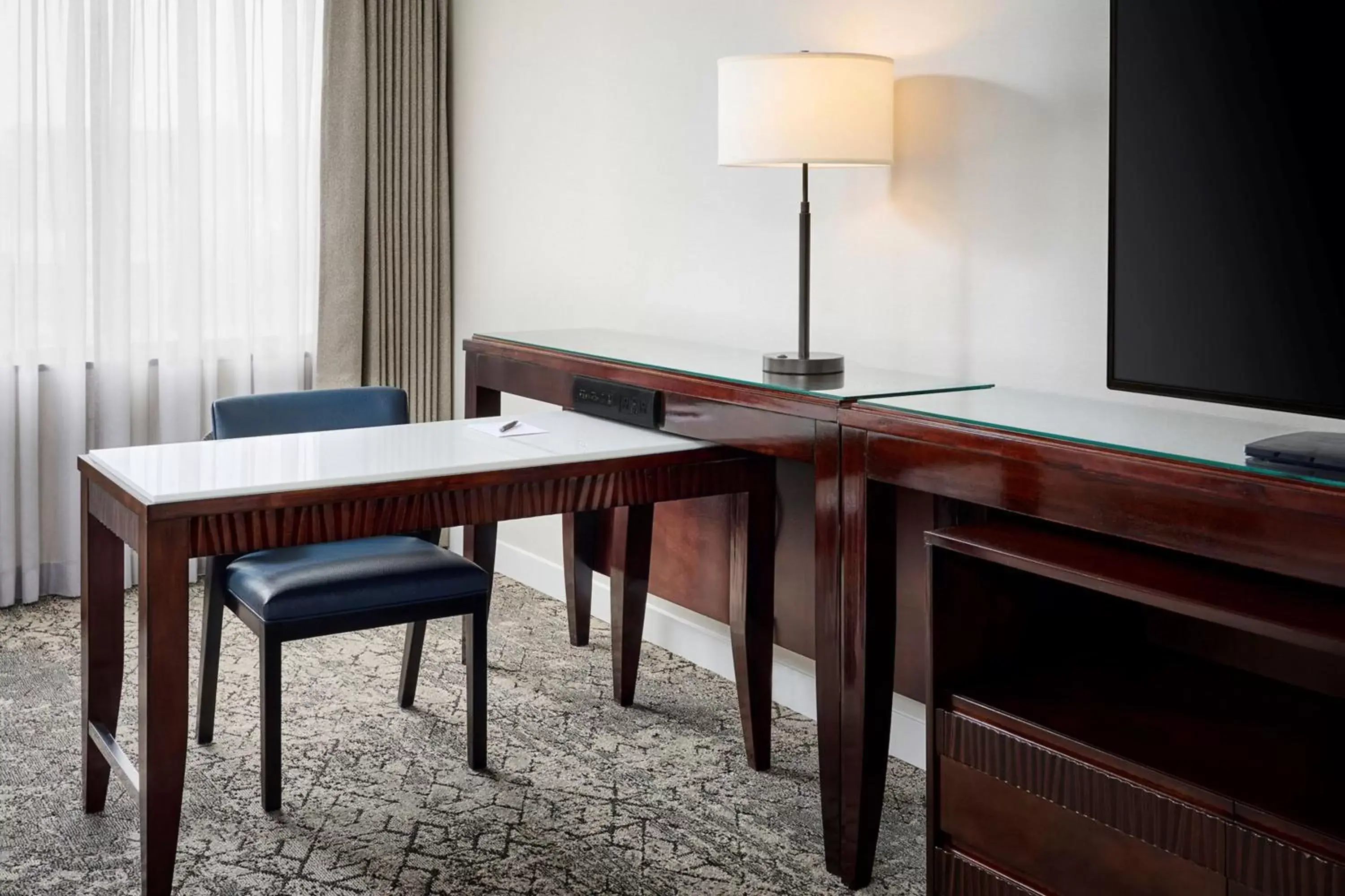 Superior Club Corner King Room in Sheraton Hamilton Hotel Superior Club Corner King Room in Sheraton Hamilton Hotel