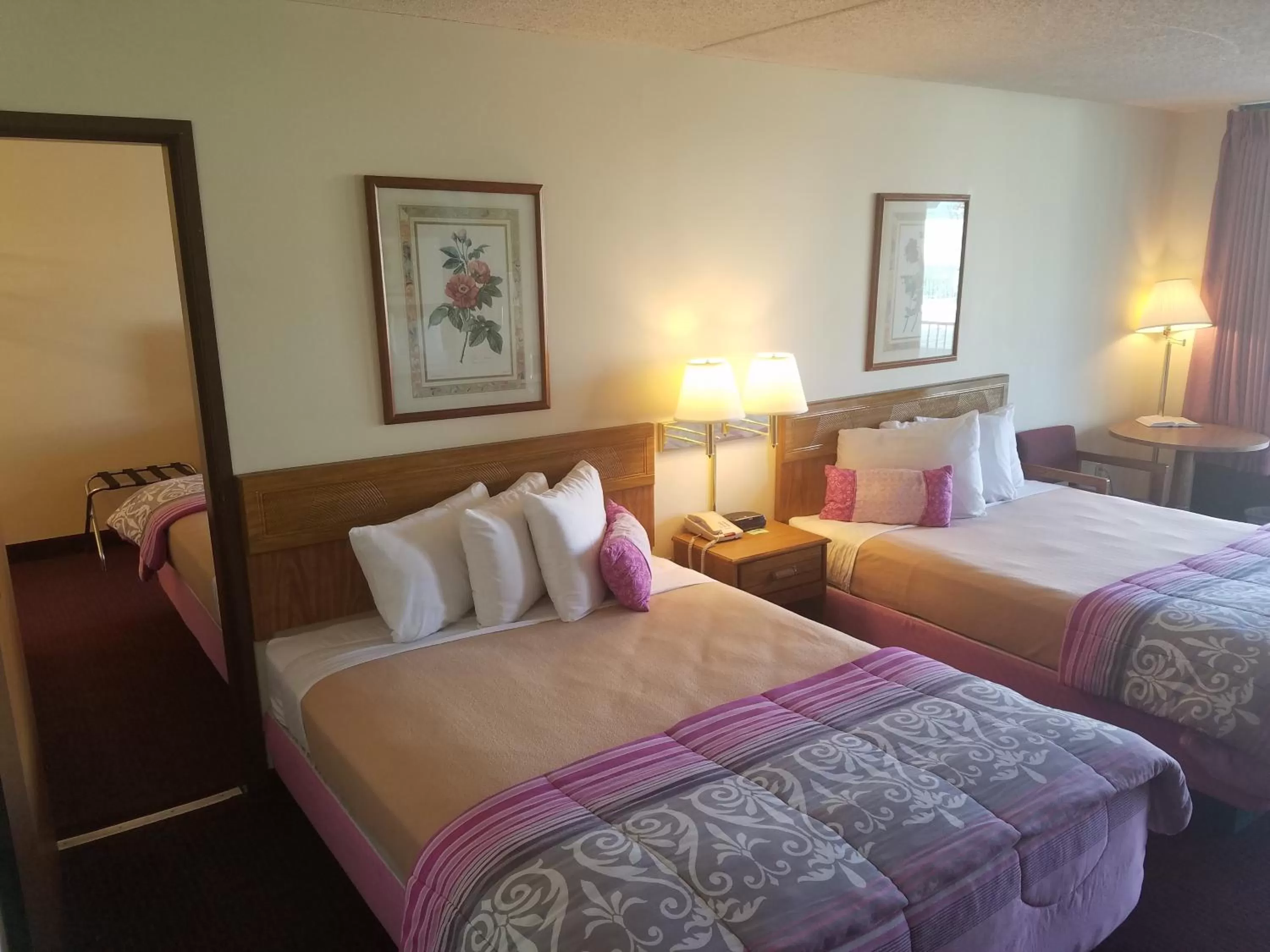 Bedroom, Bed in Ozark Valley Inn