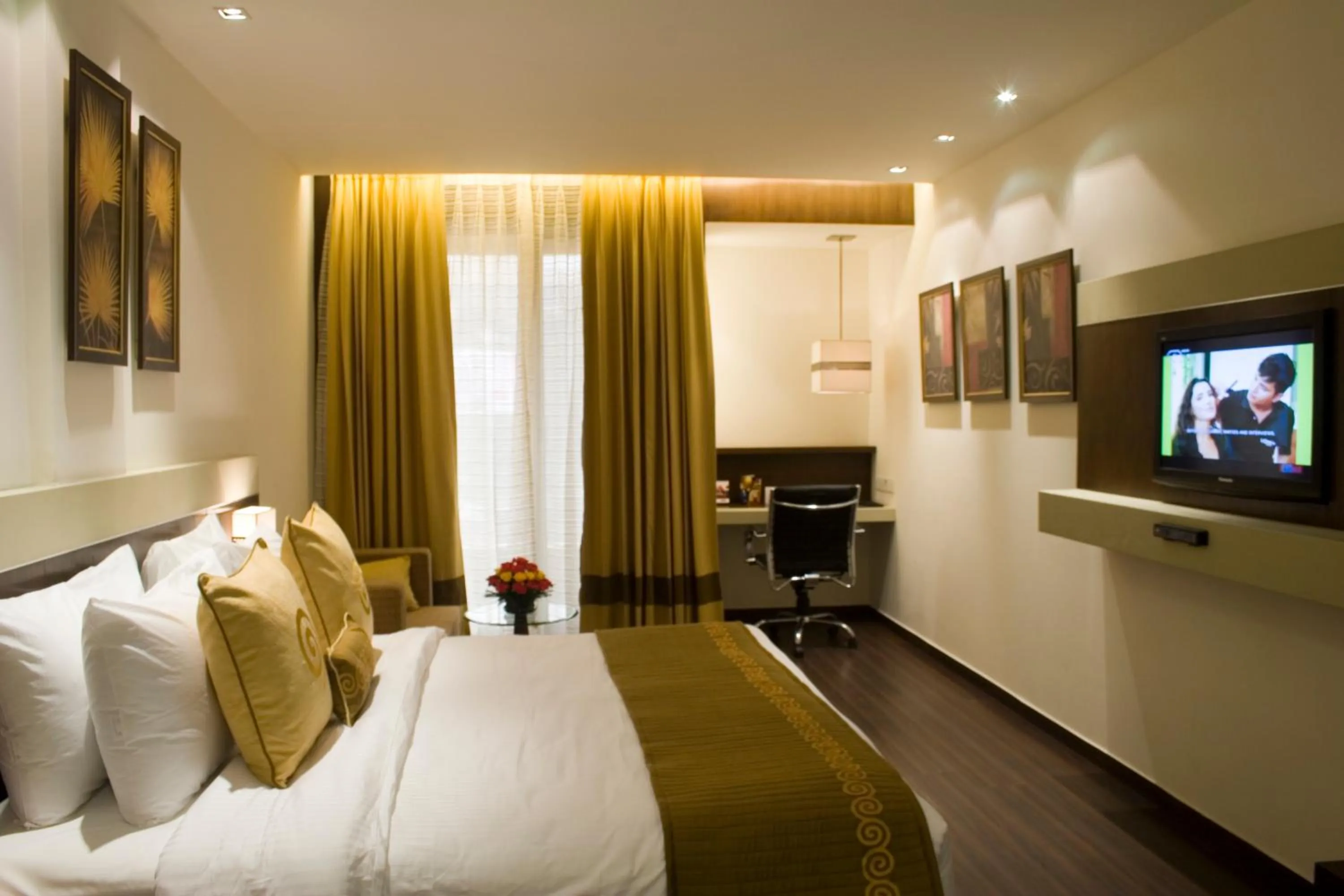 Photo of the whole room, Bed in Shervani Nehru Place