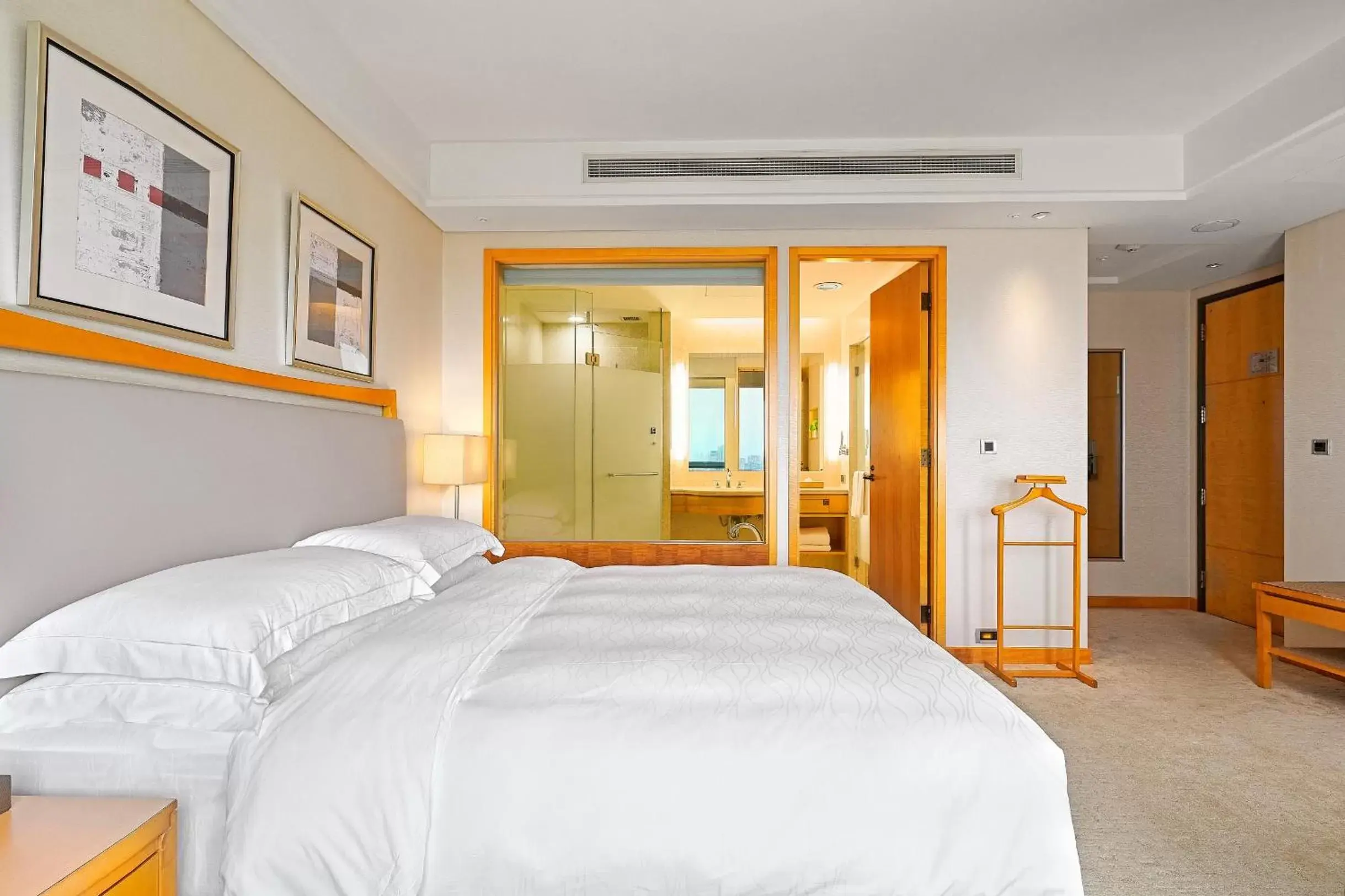 Superior Double Room in Windsor Hotel Taichung Superior Double Room in Windsor Hotel Taichung