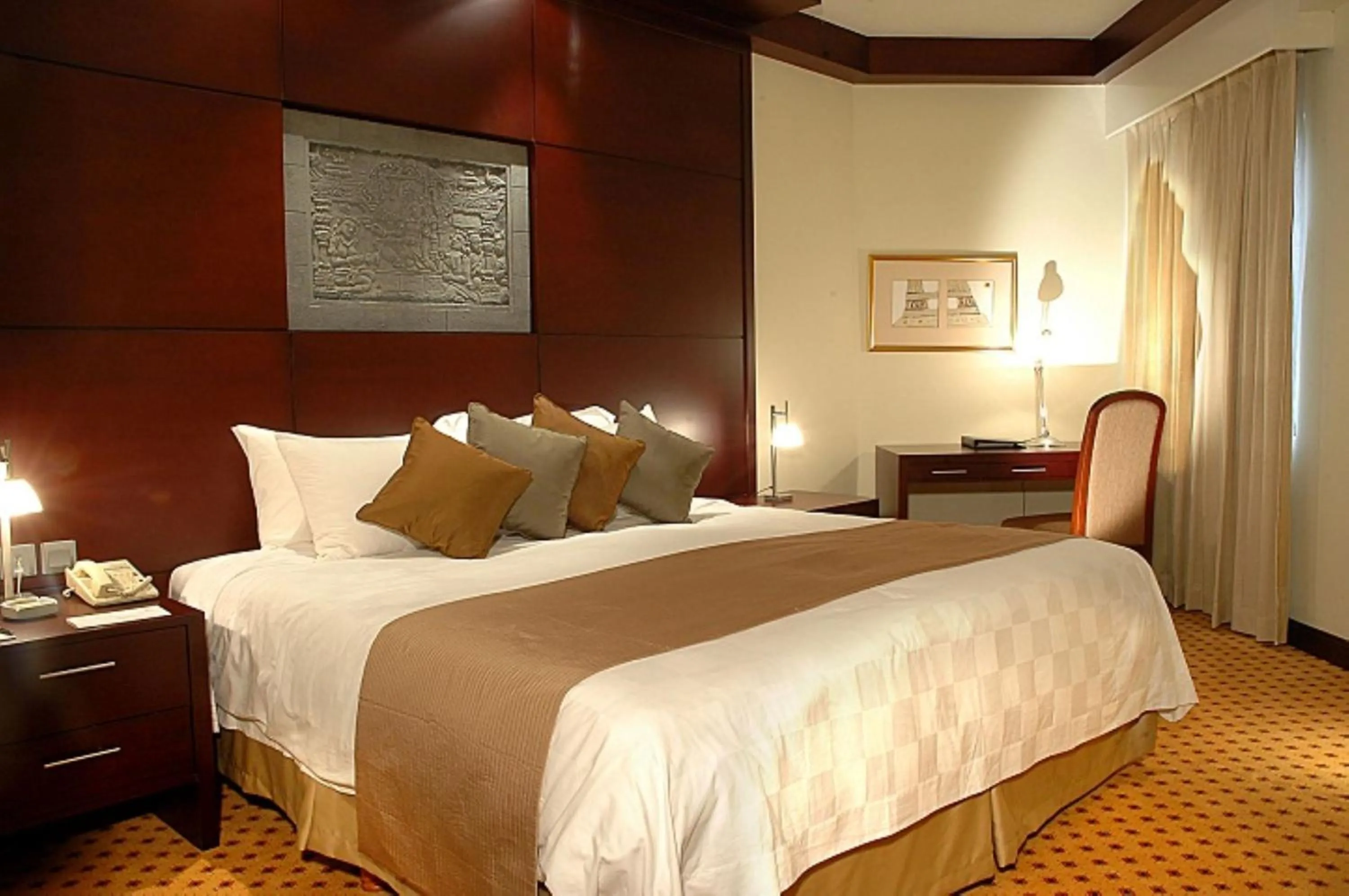Bed in Hotel Borobudur Jakarta