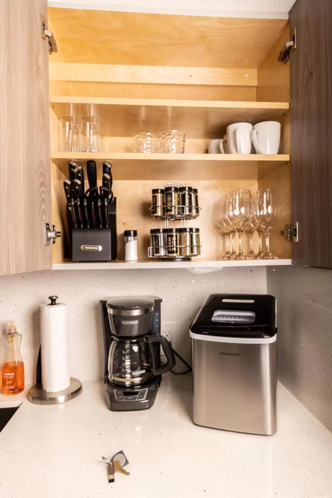 Kitchen or kitchenette in Modern and Luxurious Brickell Studio