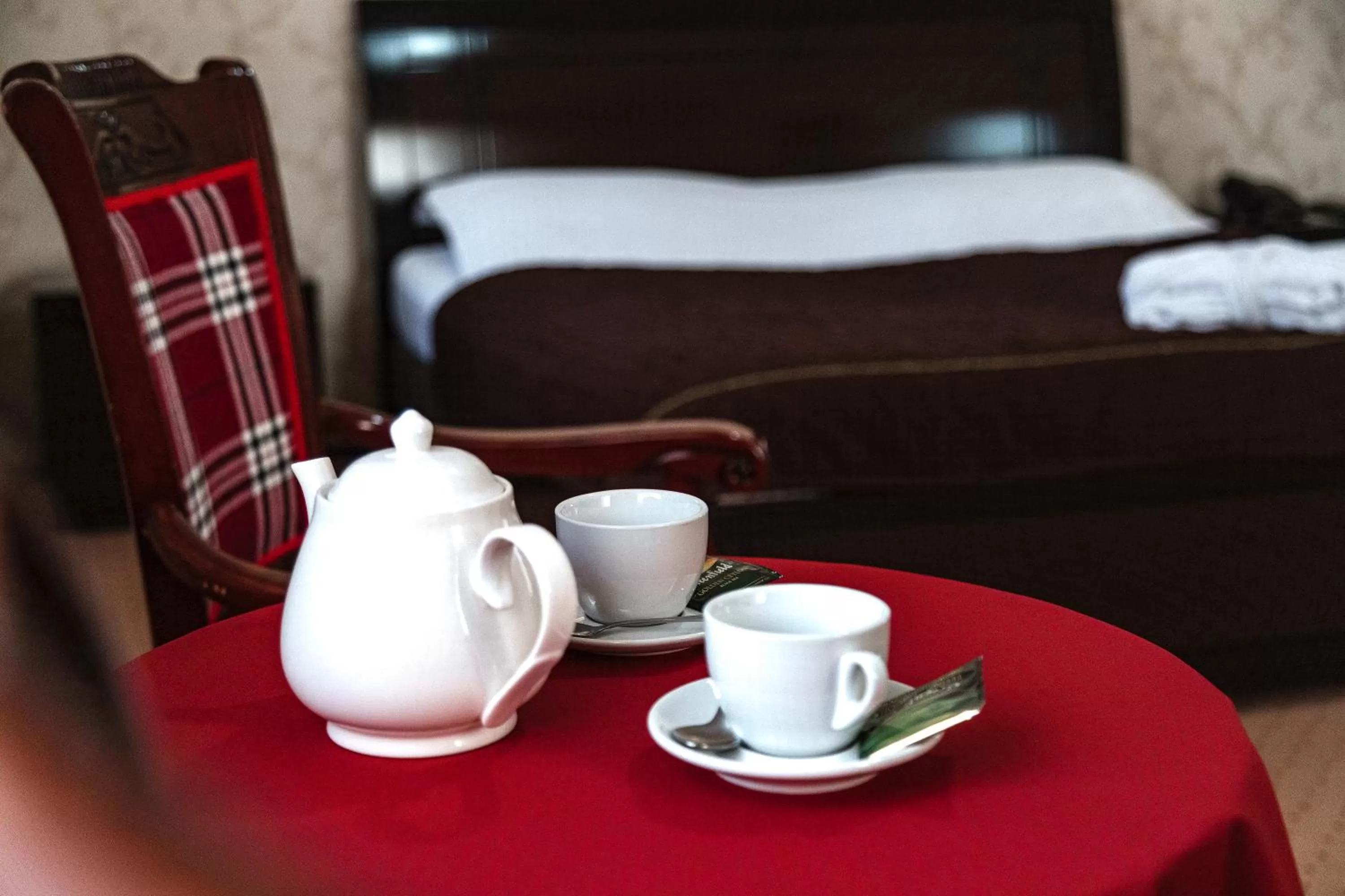 Coffee/tea facilities, Bed in Golden Palace