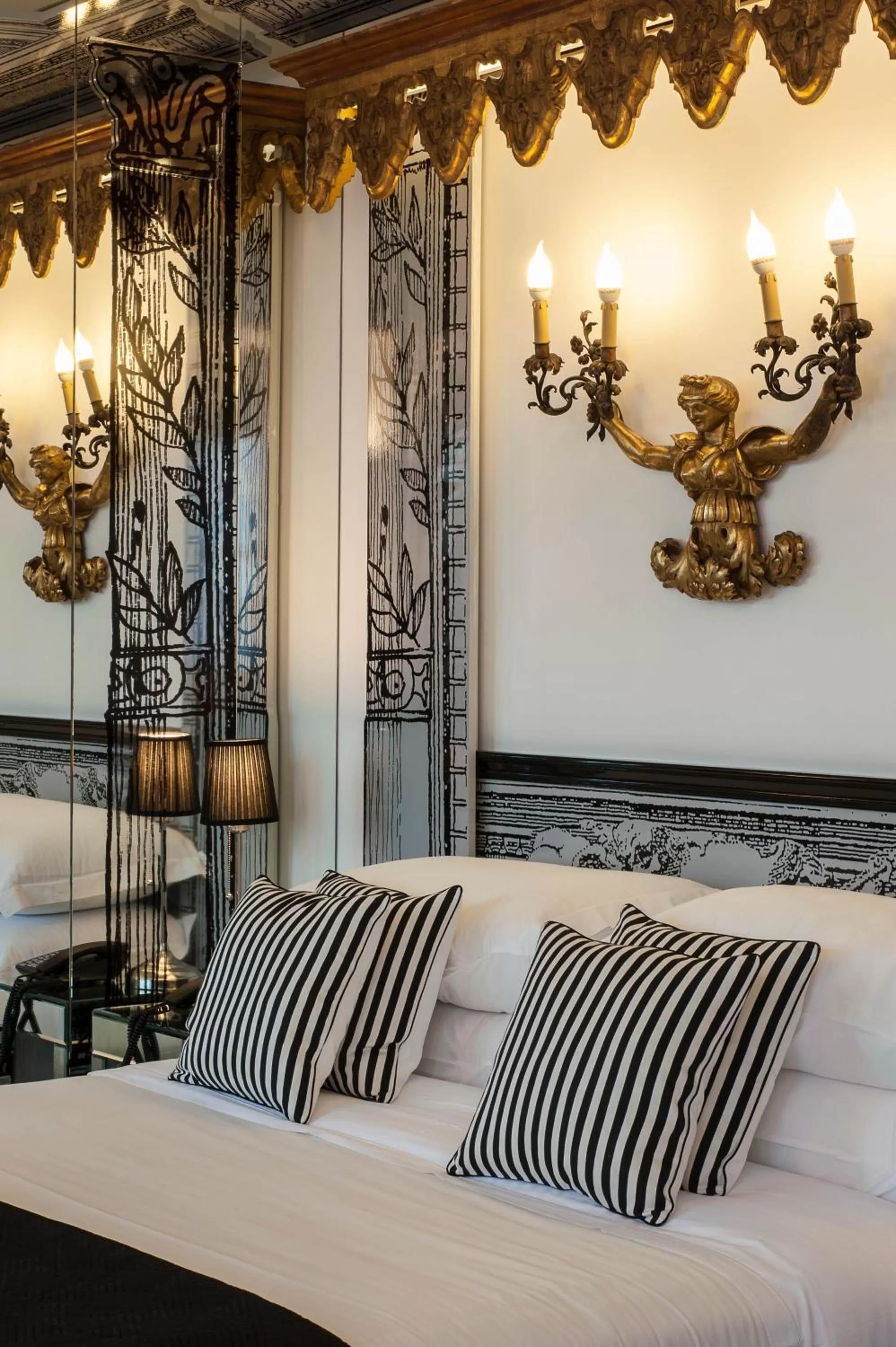 Decorative detail, Bed in Teatro Boutique Rooms & Suites