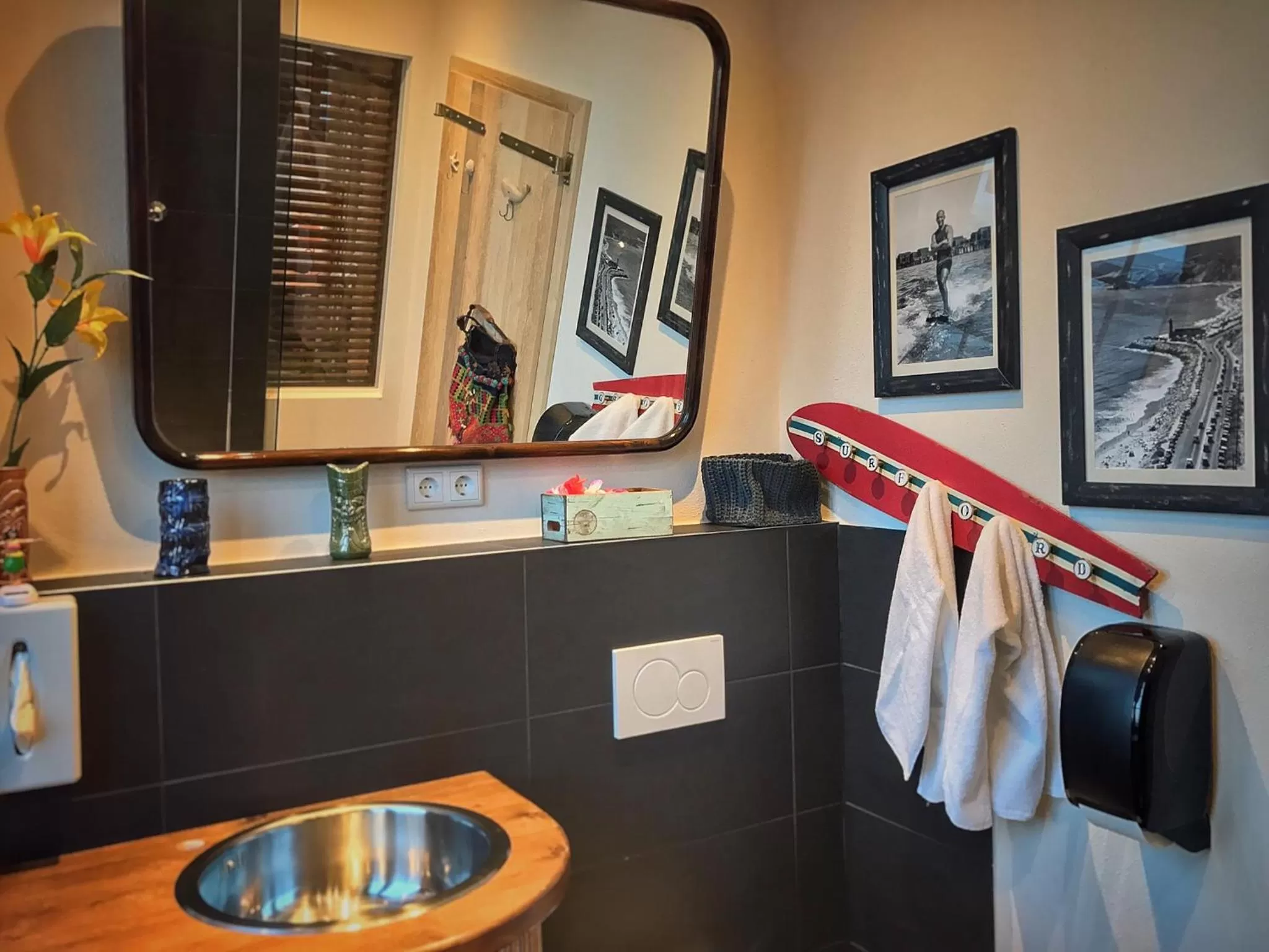 Photo of the whole room in Road Stop Wuppertal