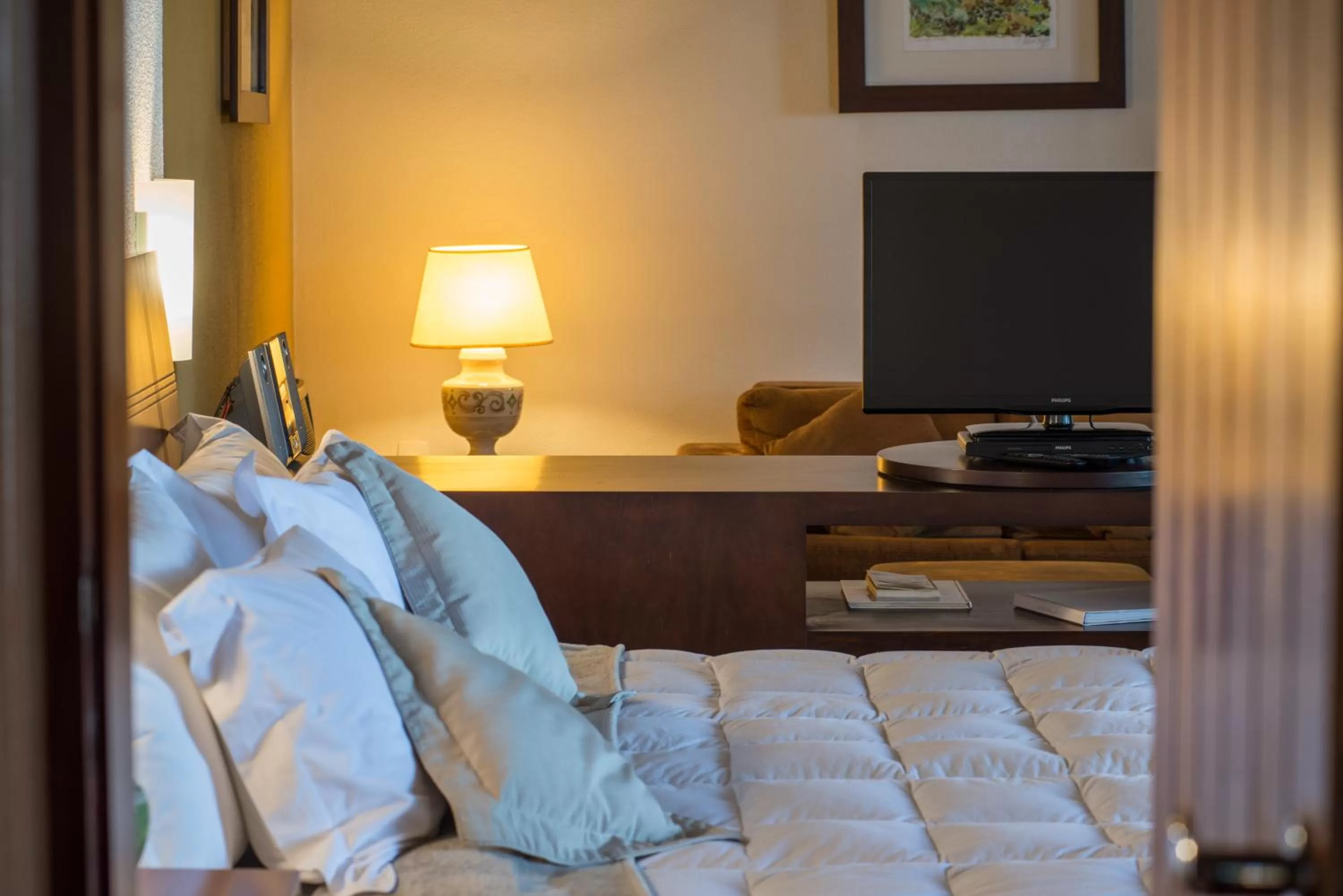 Bed, Seating Area in Kuriuwa Hotel