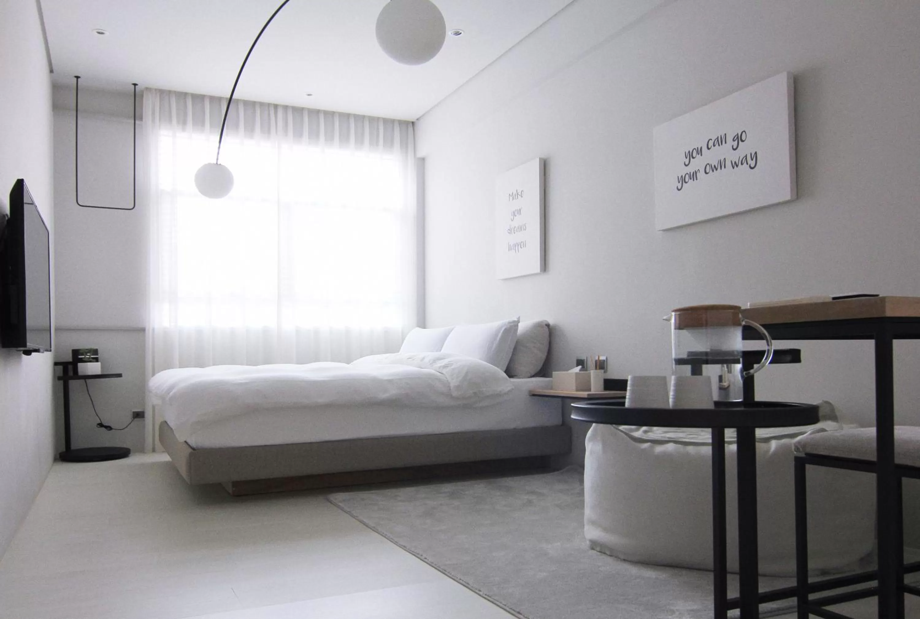 Photo of the whole room, Bed in The Door Inn