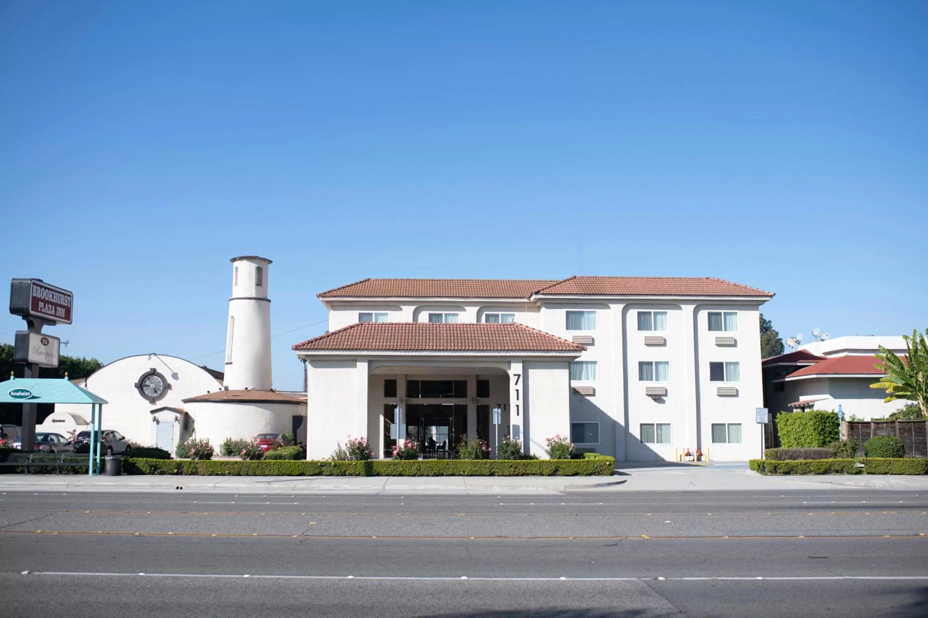 Brookhurst Plaza Inn