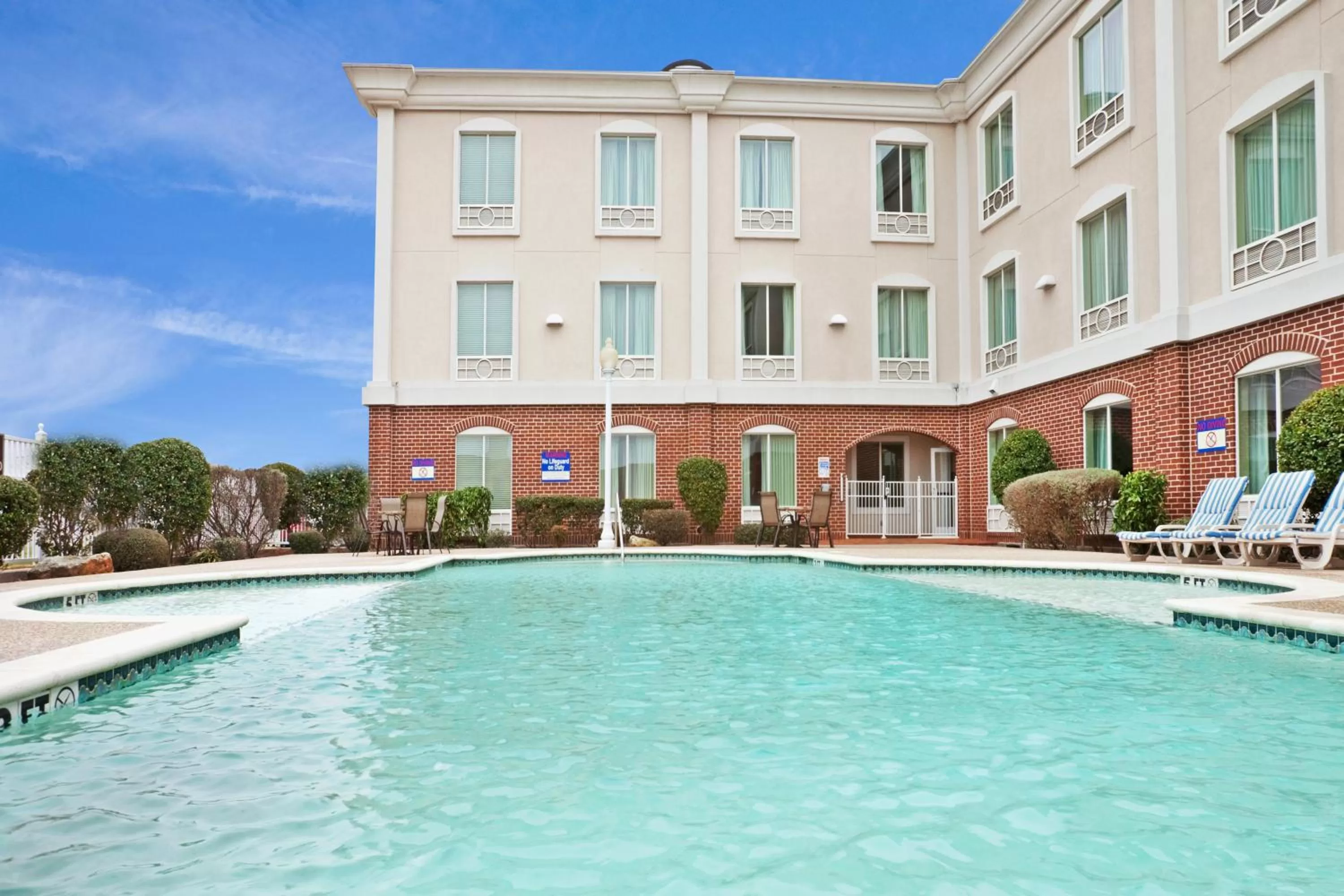 Swimming pool in Holiday Inn Express & Suites Waxahachie by IHG