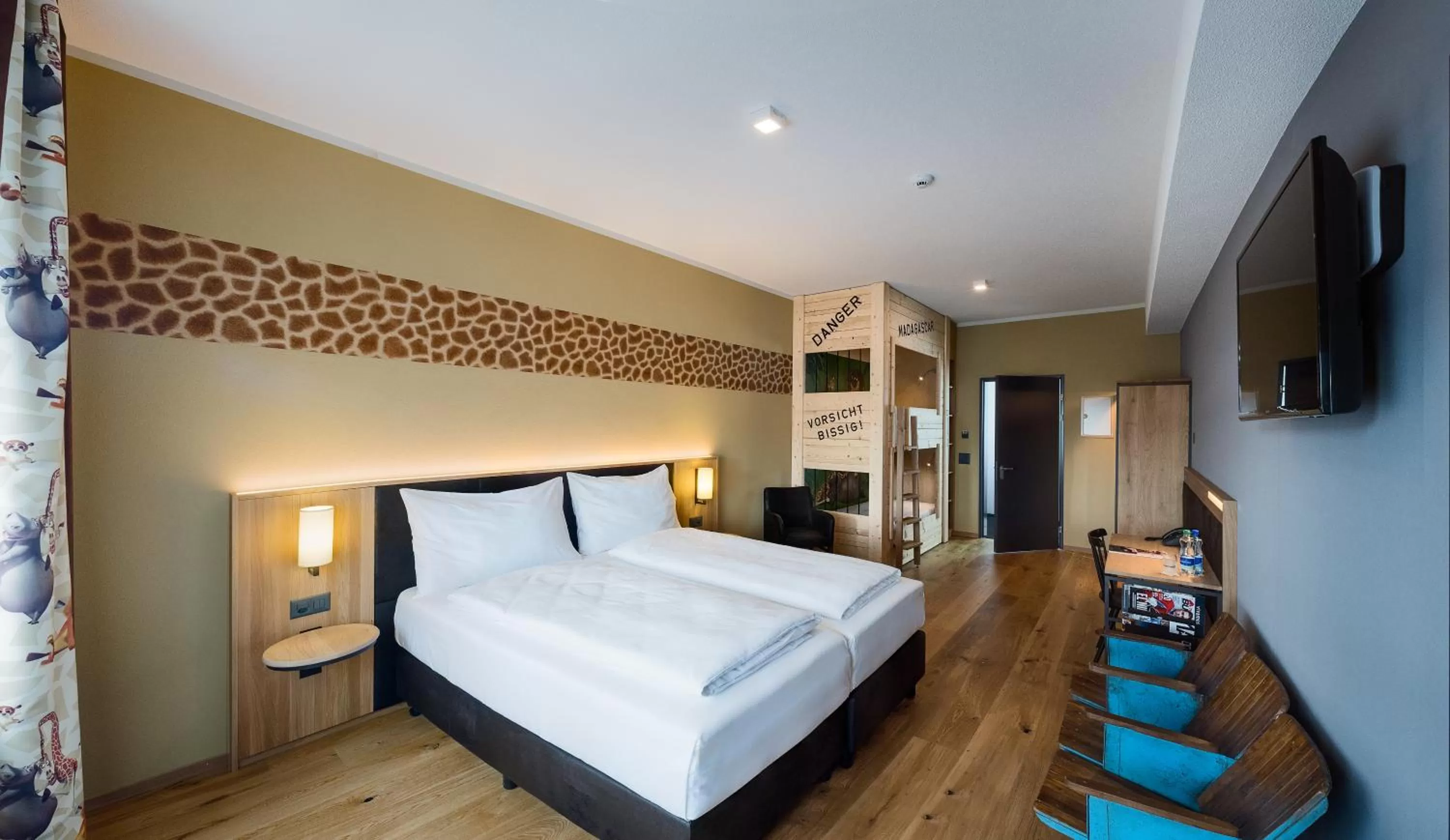 Photo of the whole room in Hotel Cinema 8