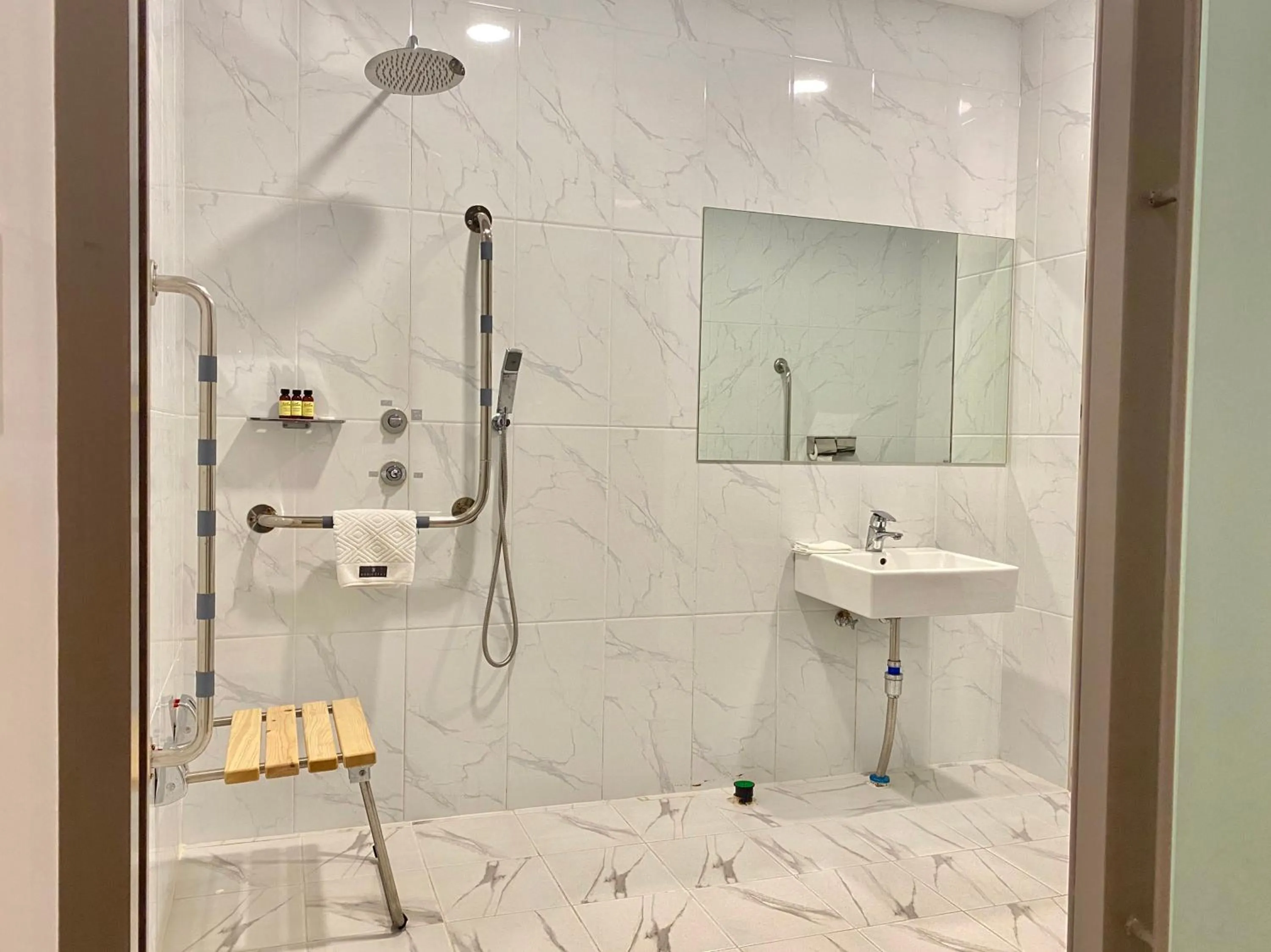 Bathroom in Hotel Noblestay