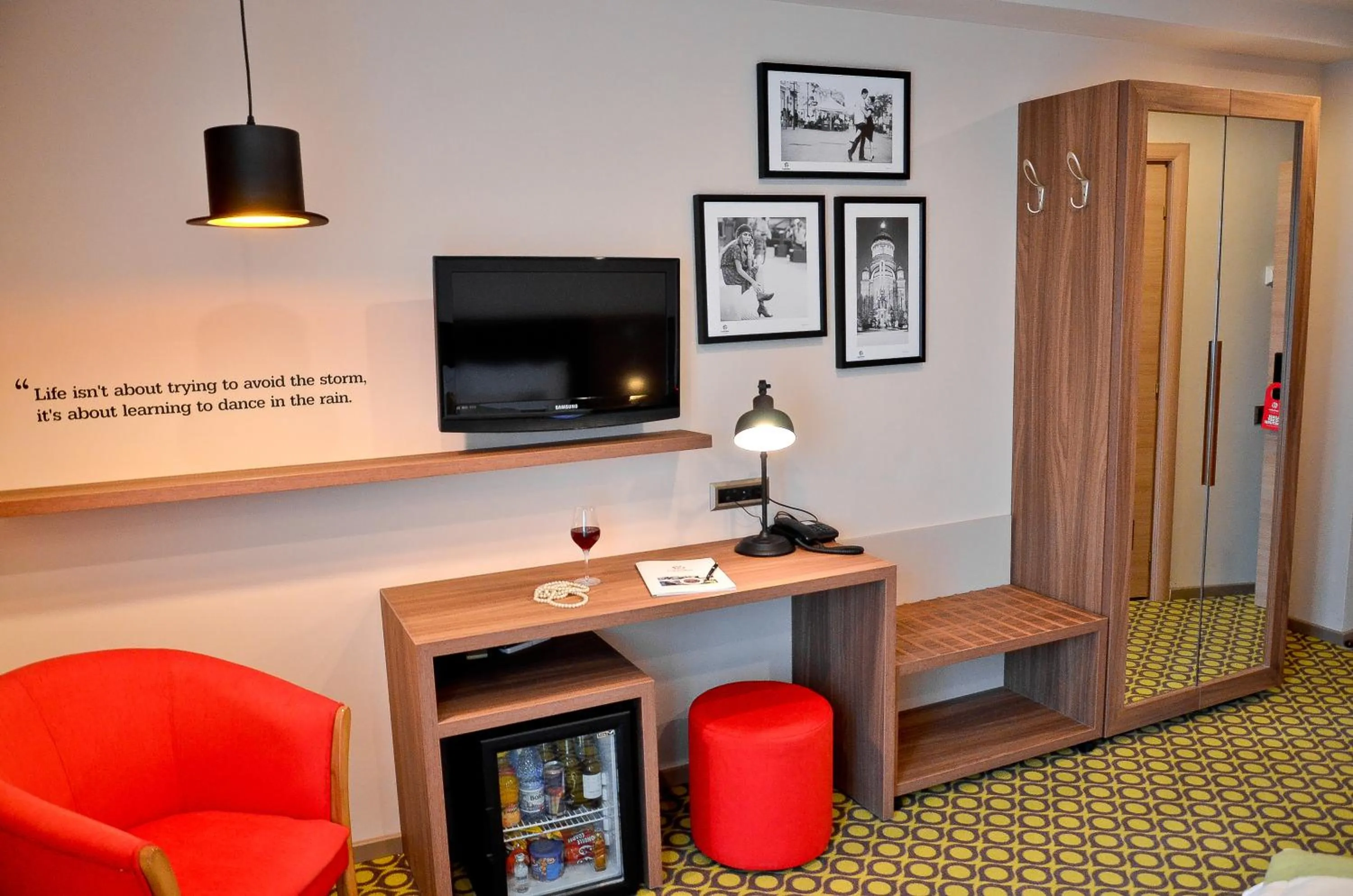 Photo of the whole room in Hotel Capitolina City Chic