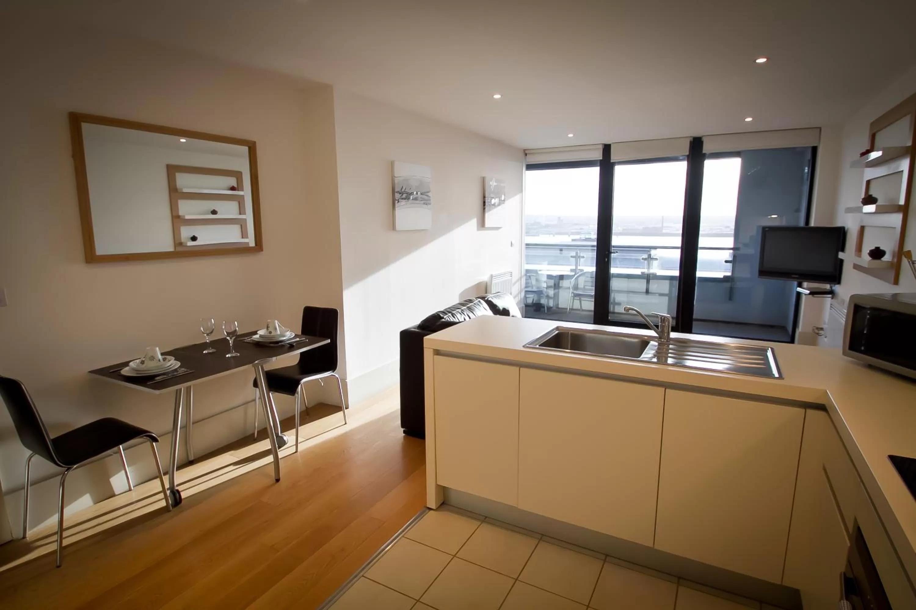 Kitchen or kitchenette in Merchant Quarters Apartments