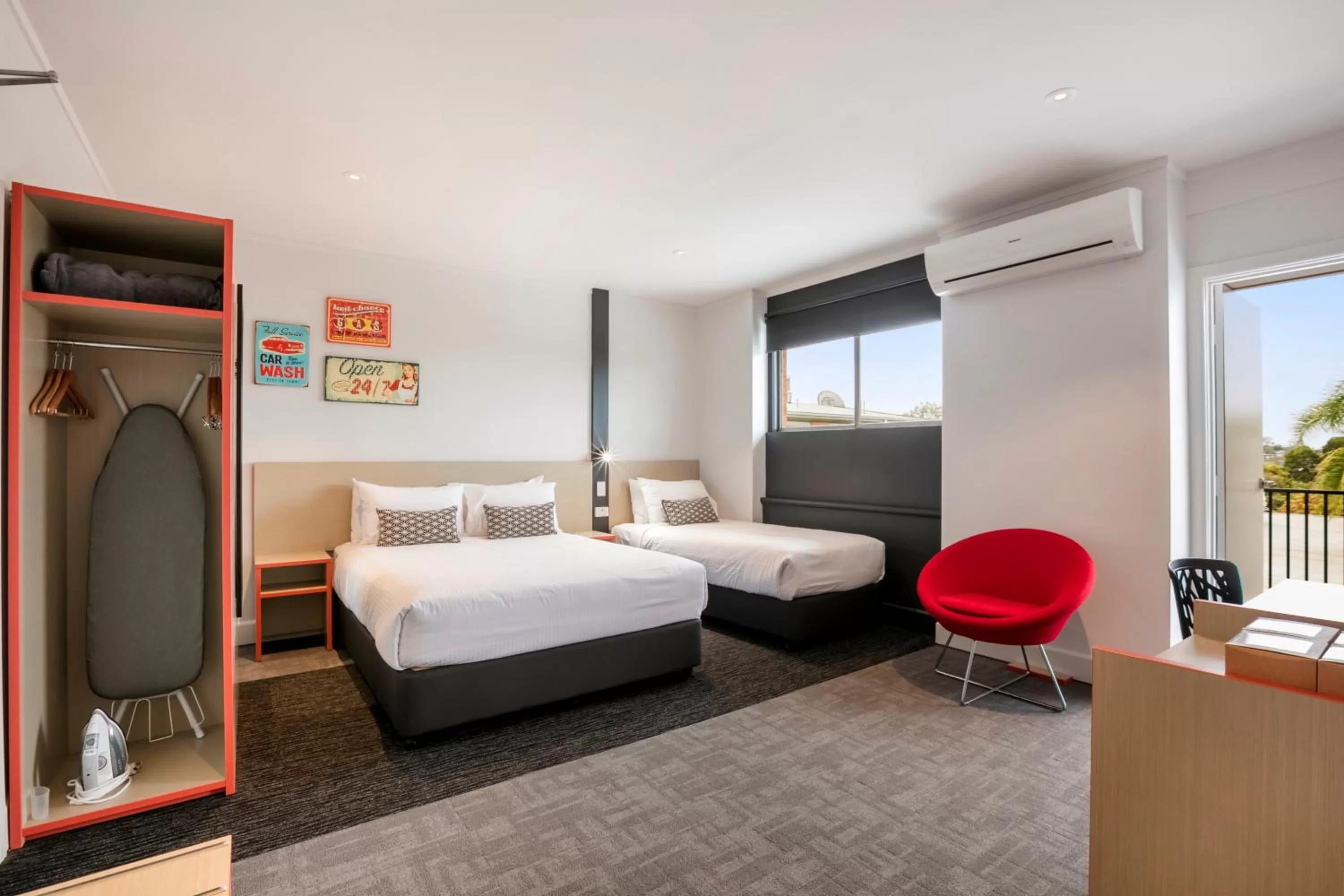 Bedroom, Bed in Nightcap at Camp Hill Hotel