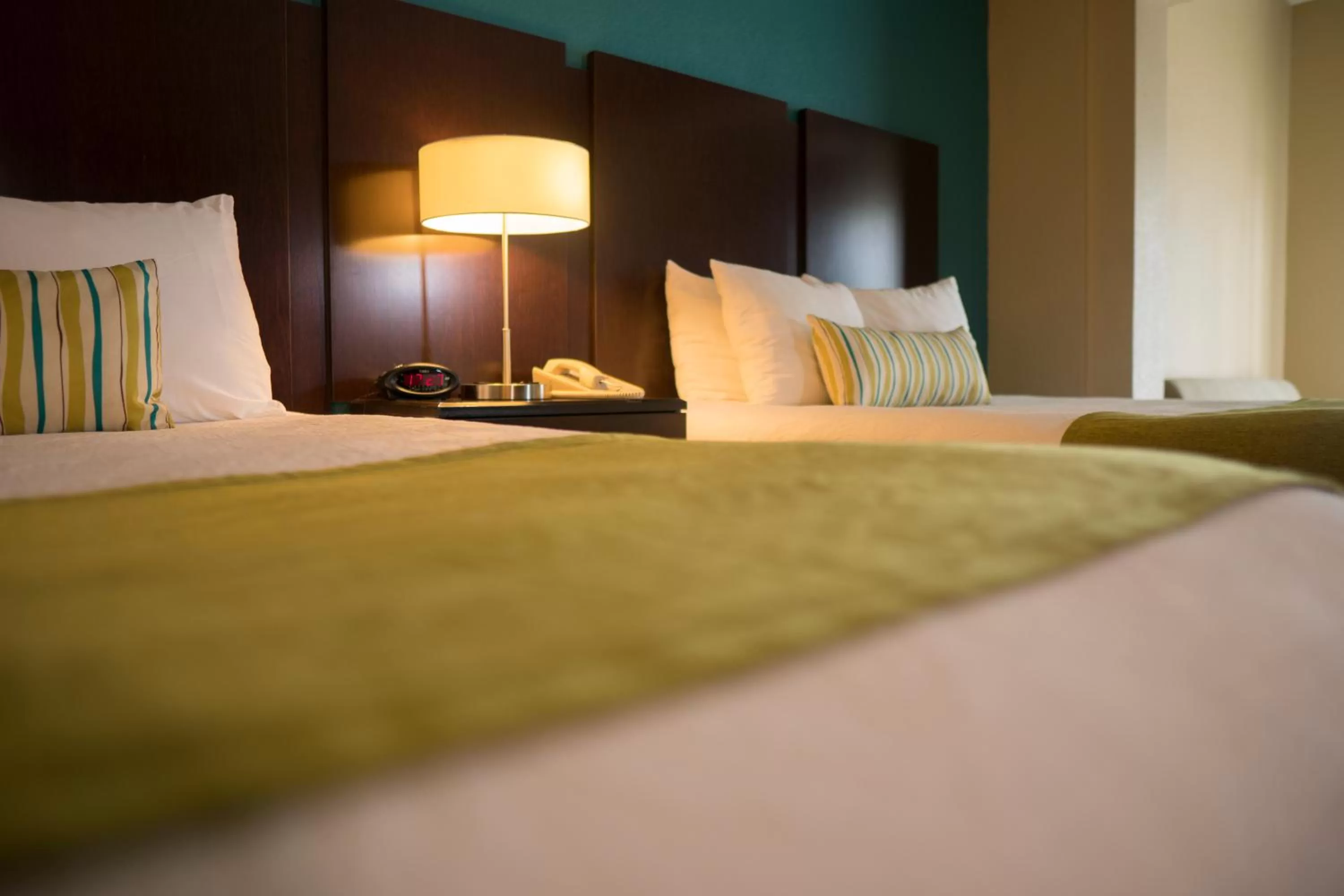 Bed in Best Western On The Bay Inn & Marina