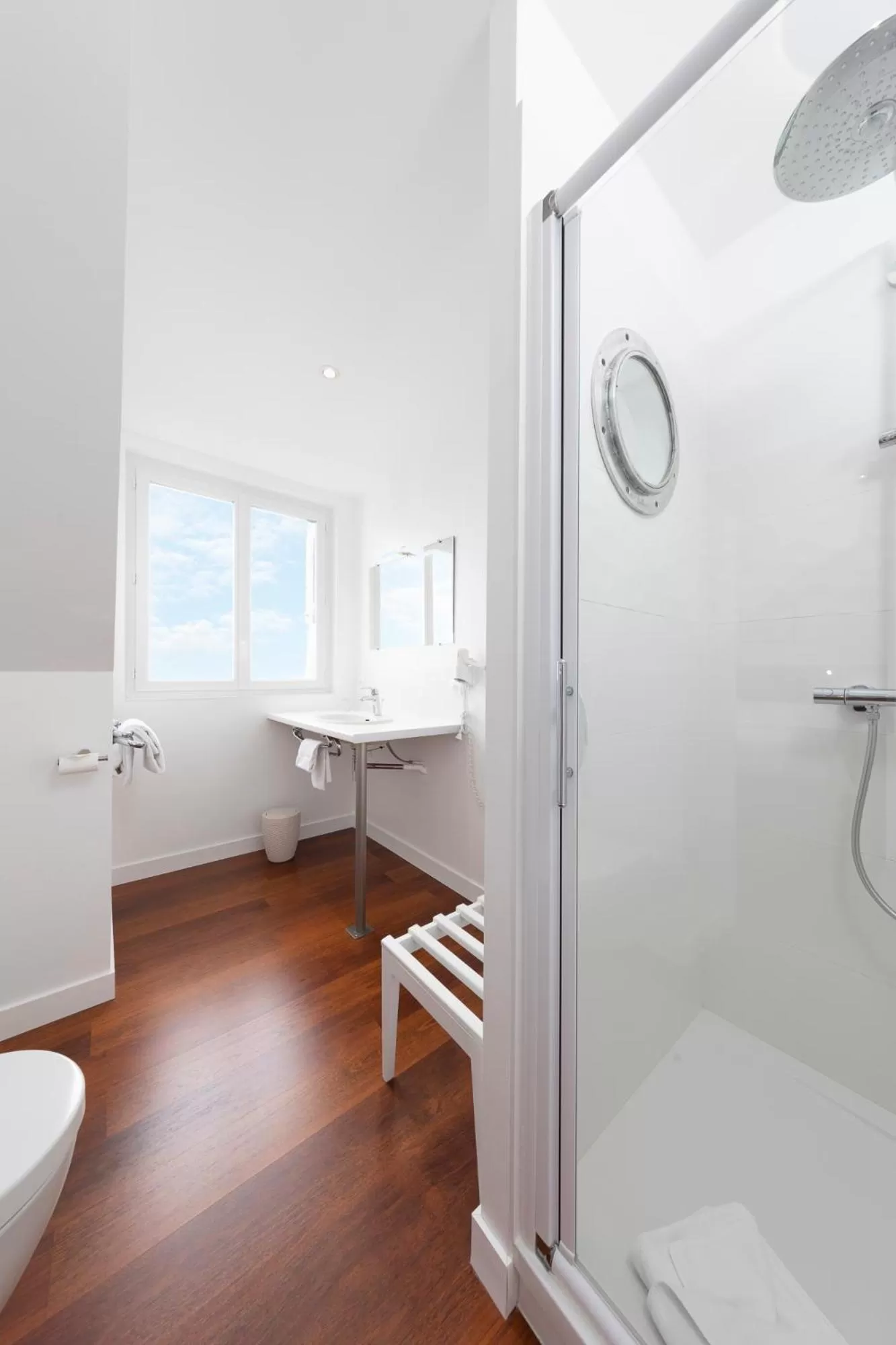 Shower in Hôtel Spa De La Citadelle Lorient