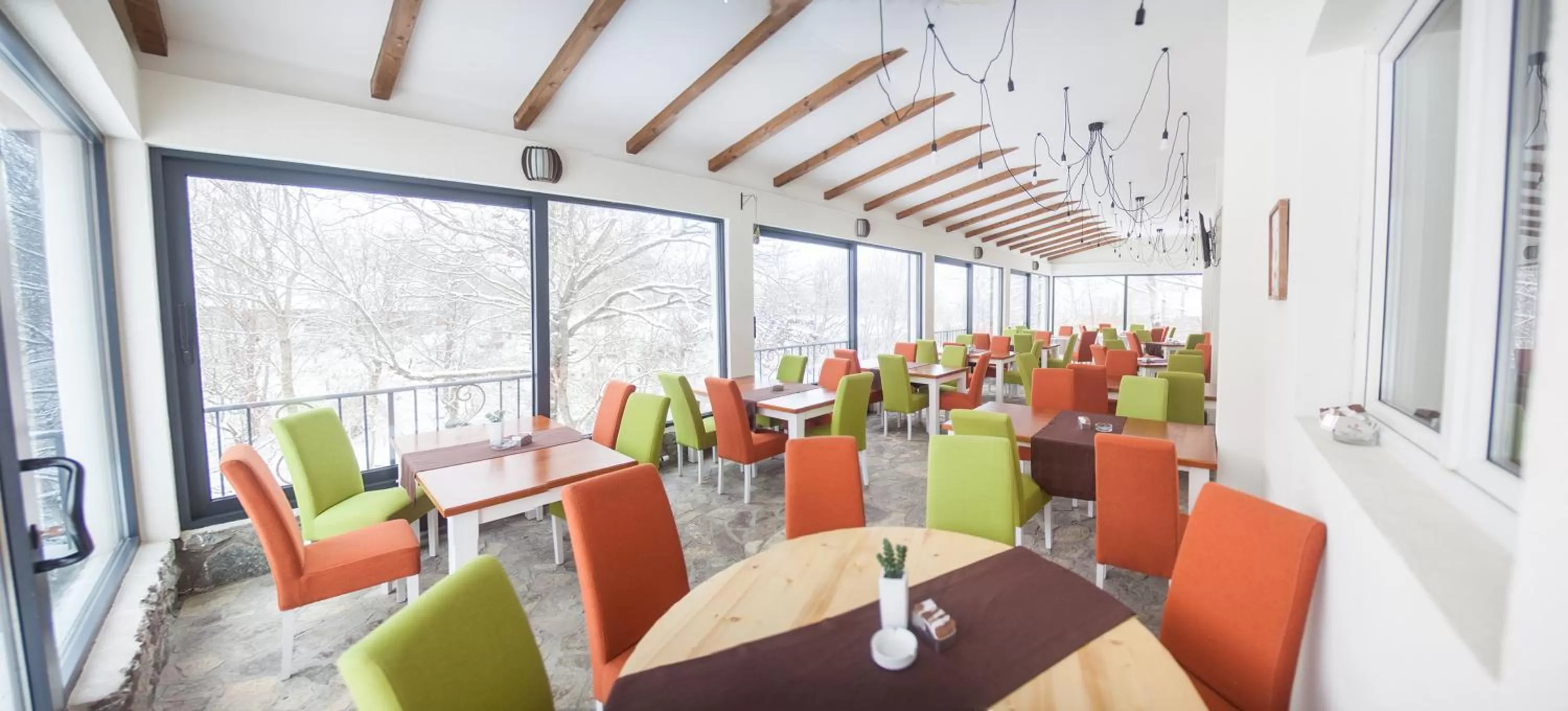 Restaurant/Places to Eat in Hotel Serdar