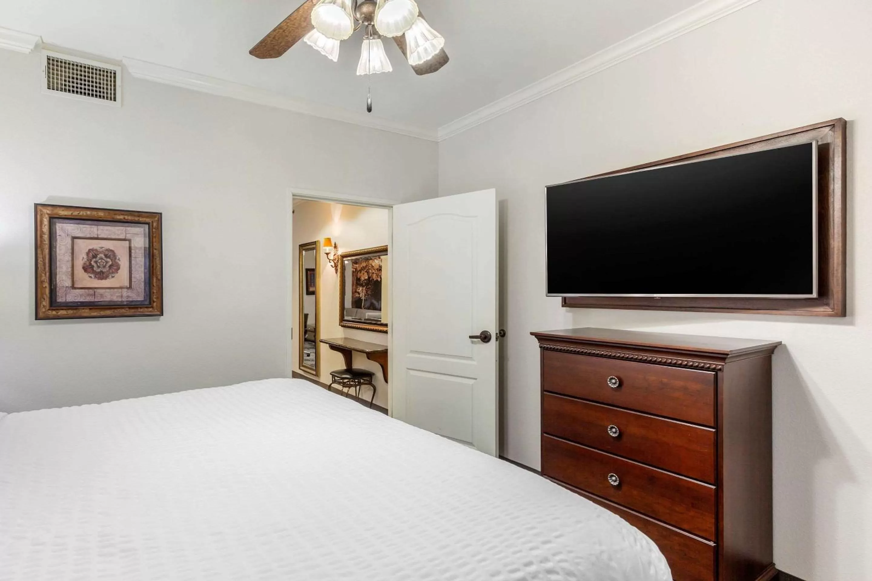 King Suite - Accessible/Non-Smoking in Clarion Pointe Sulphur Springs