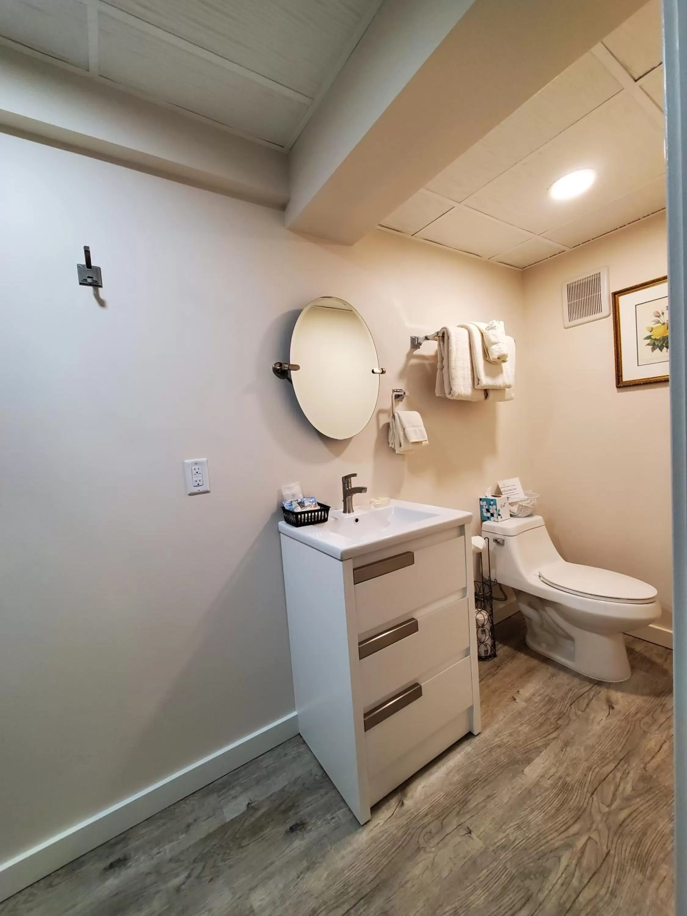 Shower in Lowell Inn