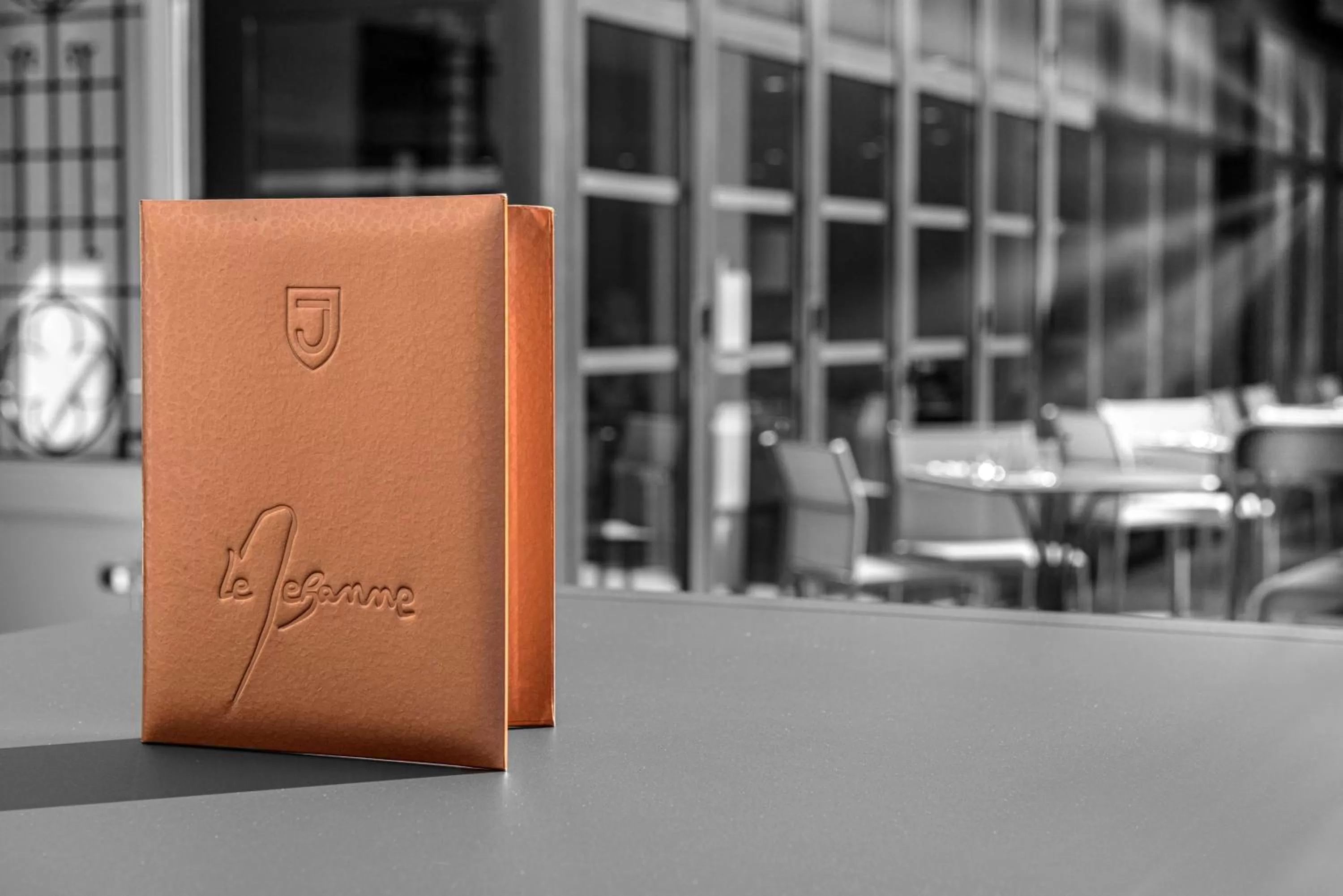 Lounge or bar in Radisson Blu Hotel, Rouen Centre