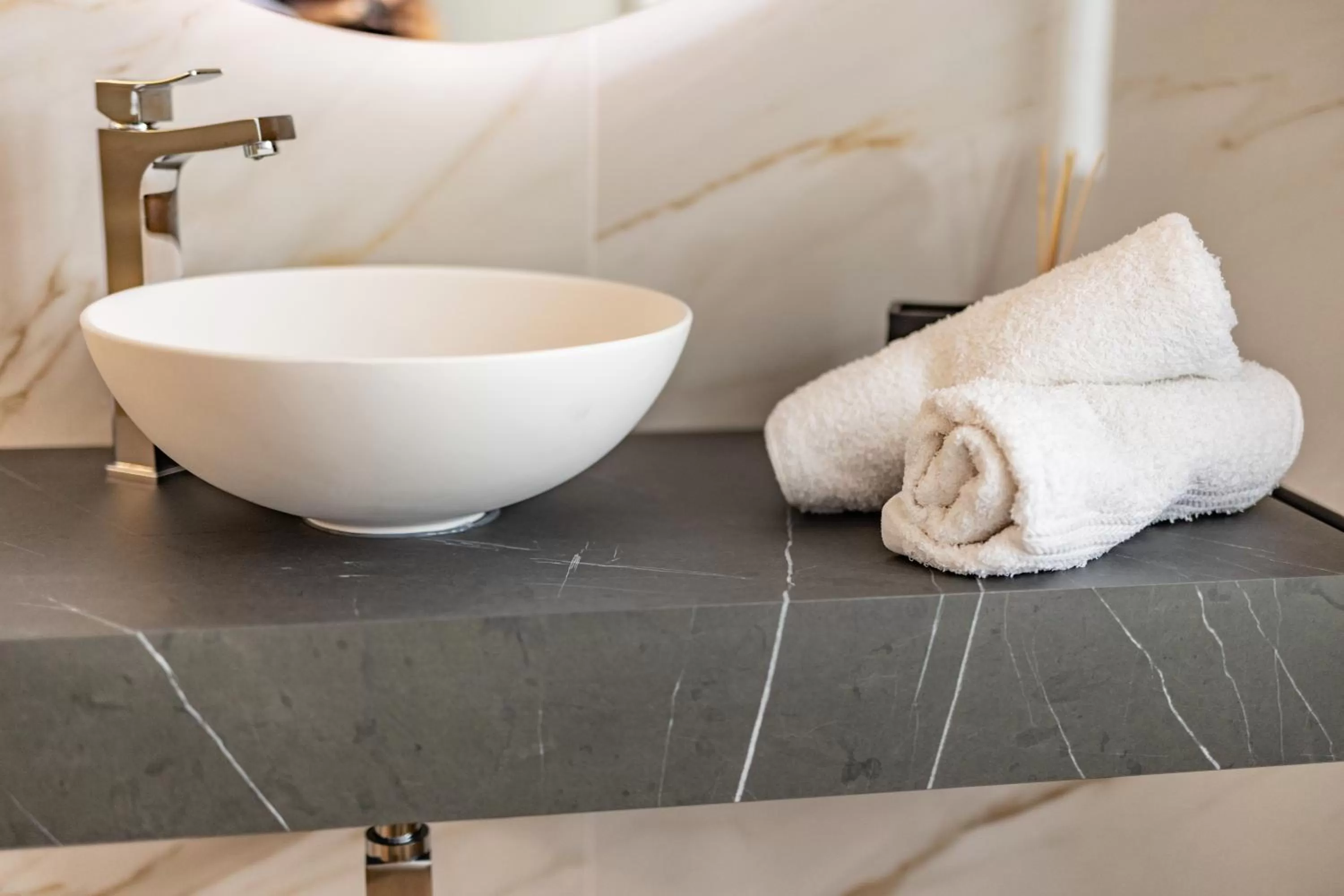 Bathroom in Cas’ A Mare - Beachfront Luxury Suites