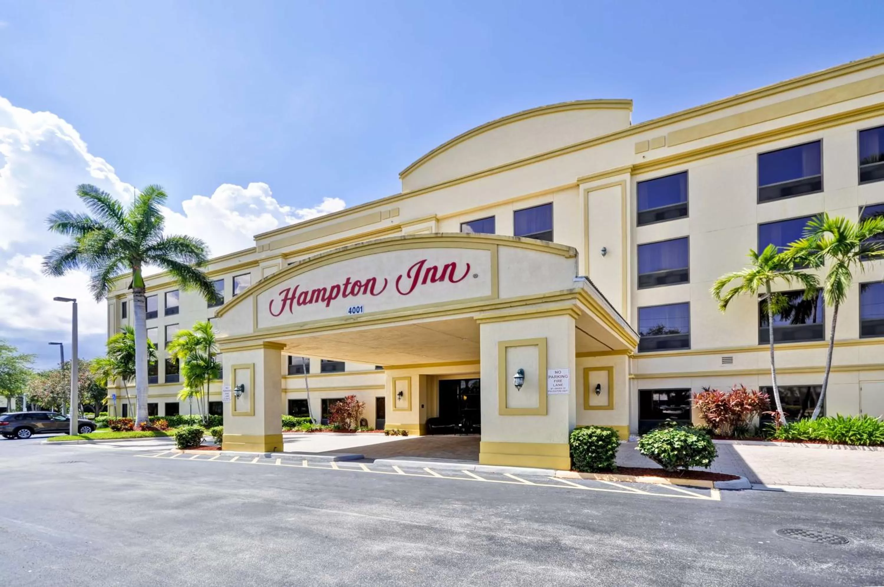 Property building in Hampton Inn Palm Beach Gardens