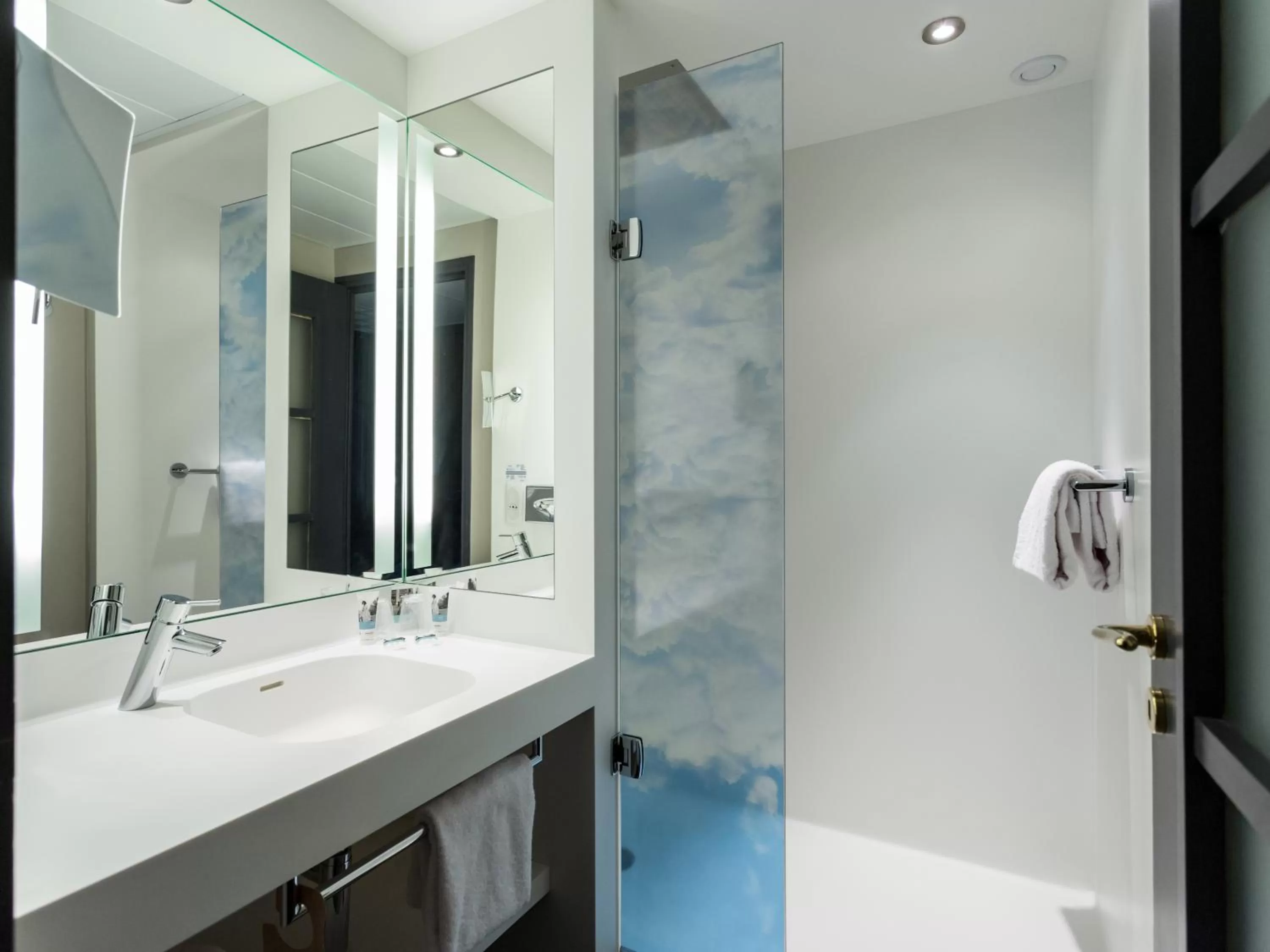 Bathroom in Hotel De Bourbon Grand Hotel Mercure Bourges