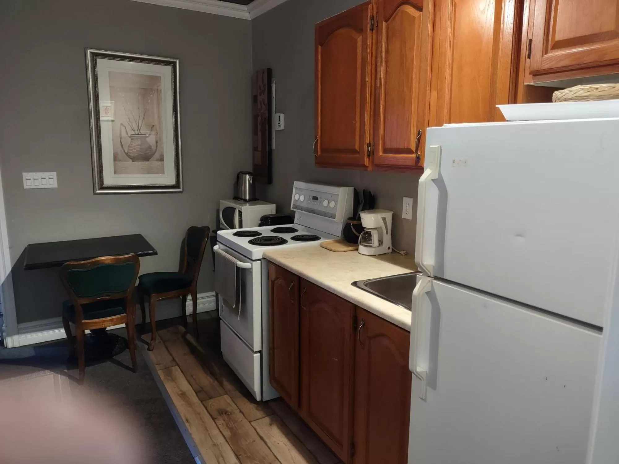 Kitchen or kitchenette in The King George Inn