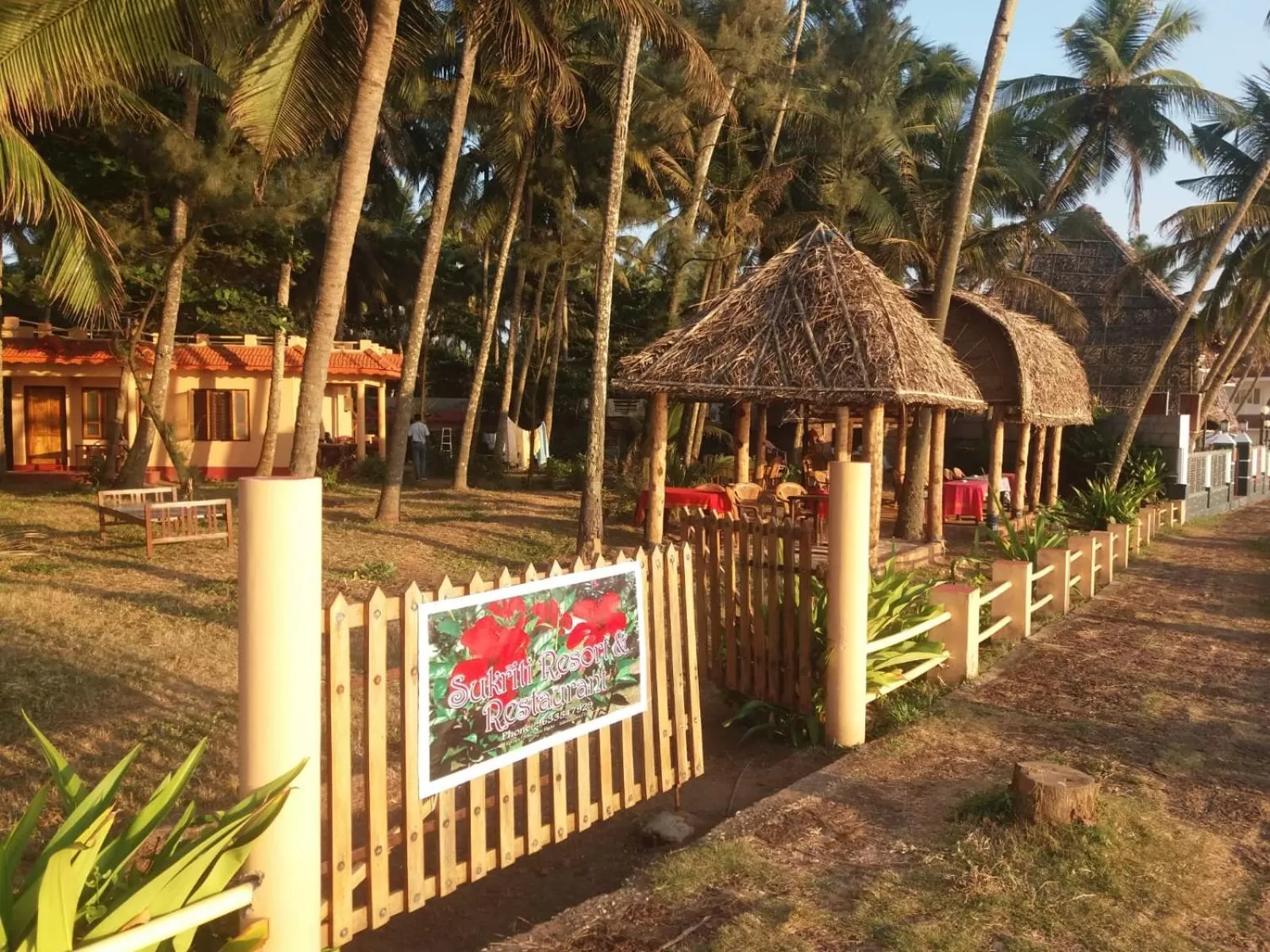 Restaurant/places to eat in Sukriti beach Resort