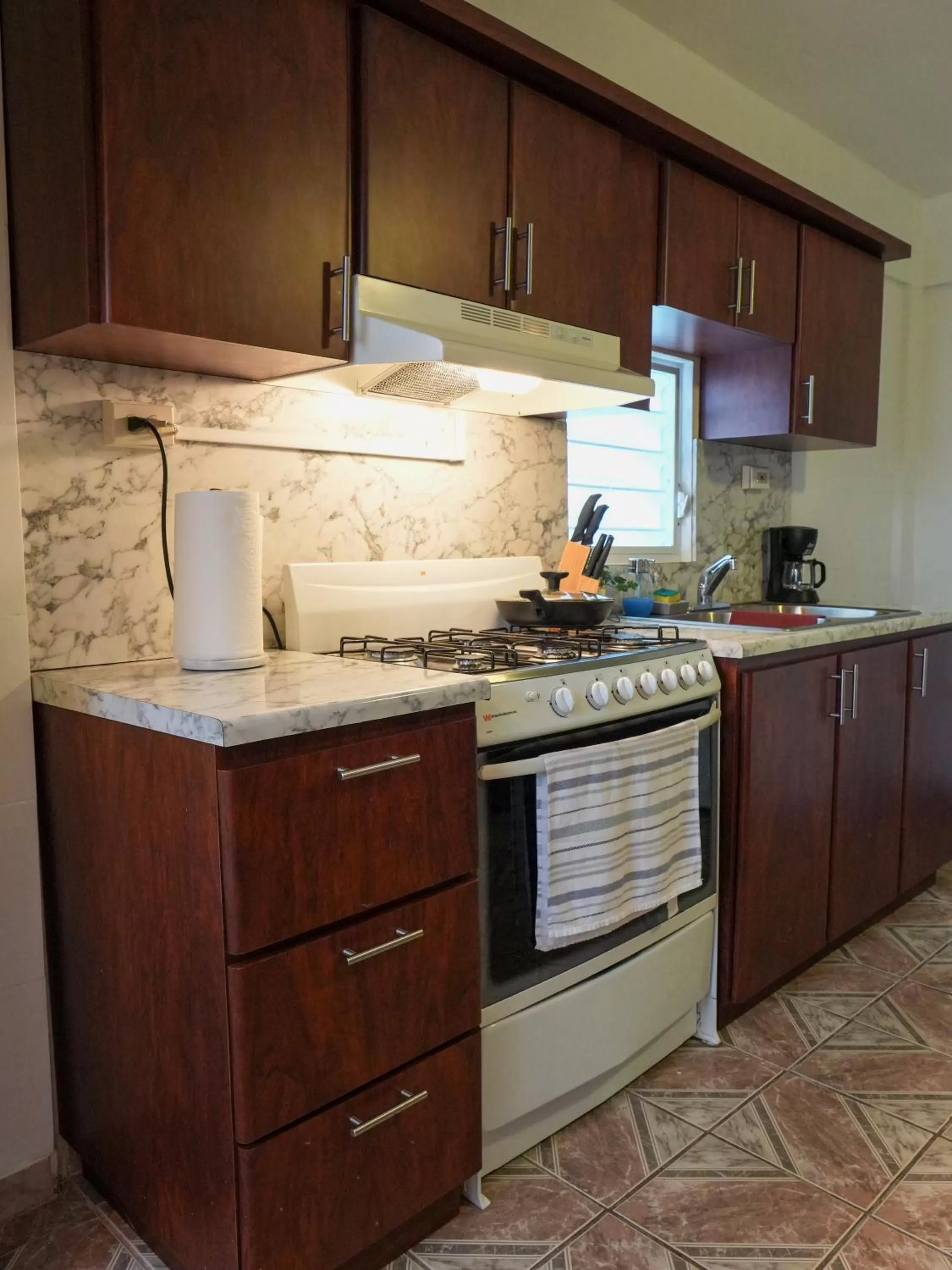 Kitchen/Kitchenette in El Flamingo Beach Club