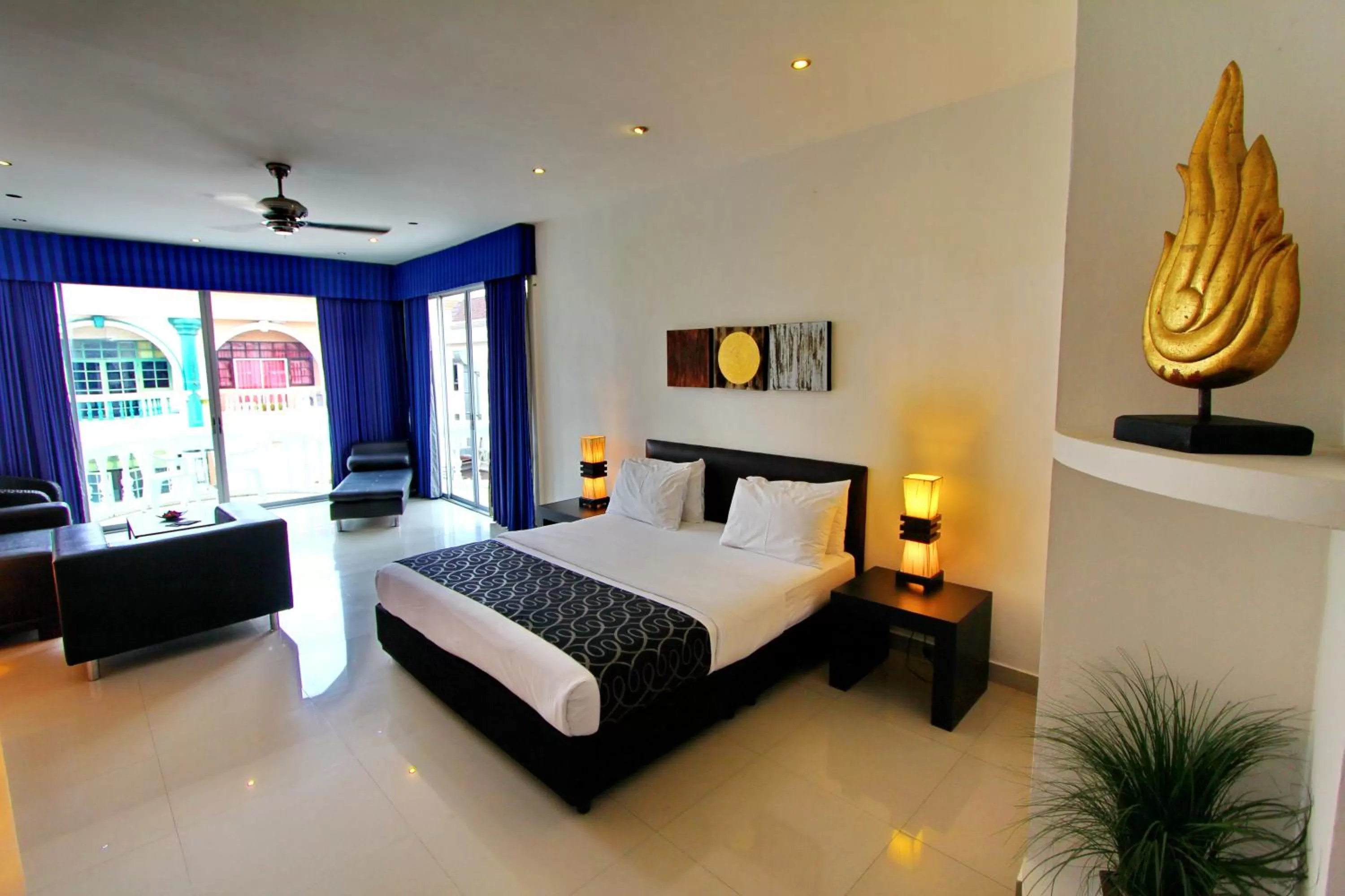 Property building, Bed in East Suites