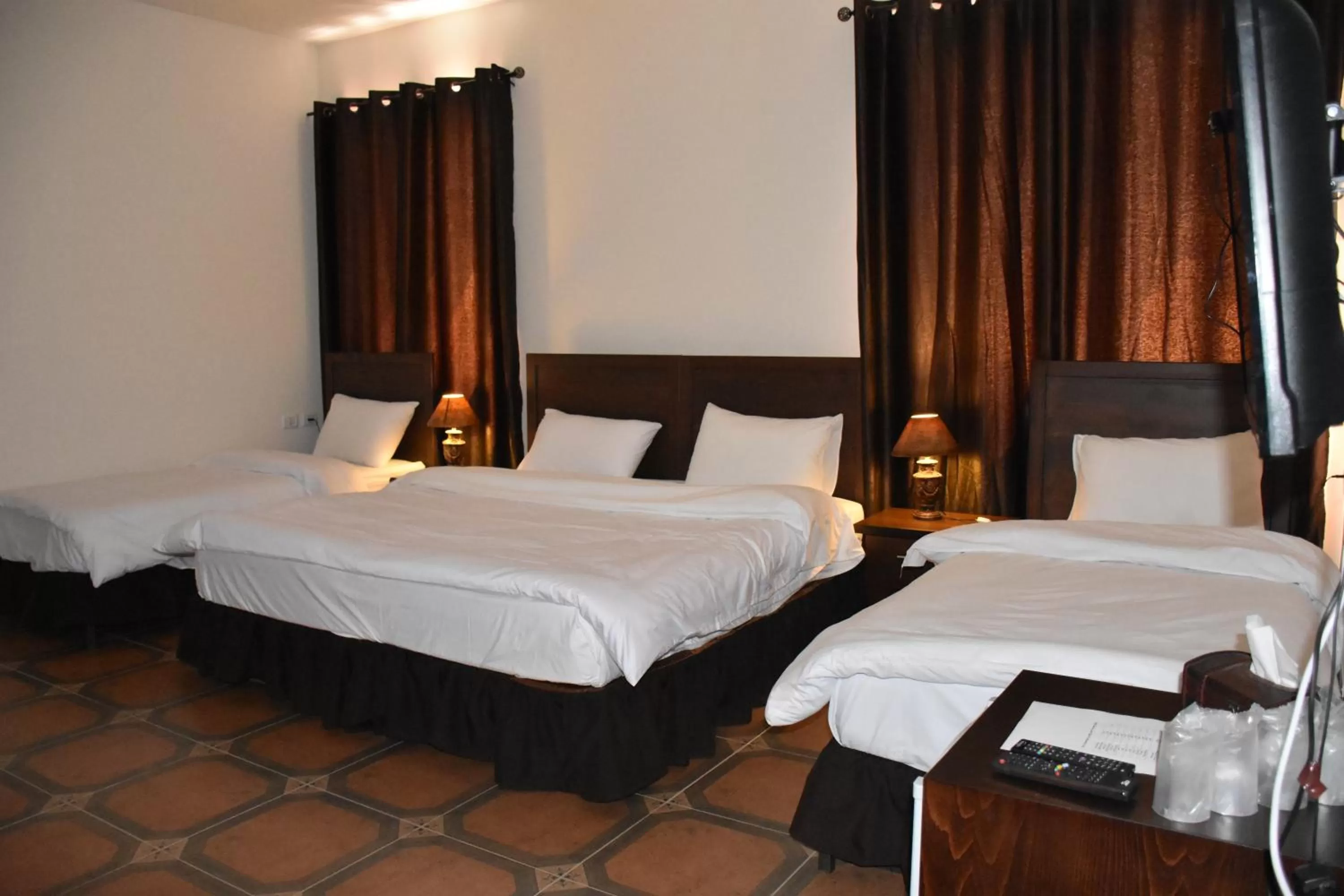 Property building, Bed in Orient Hotel