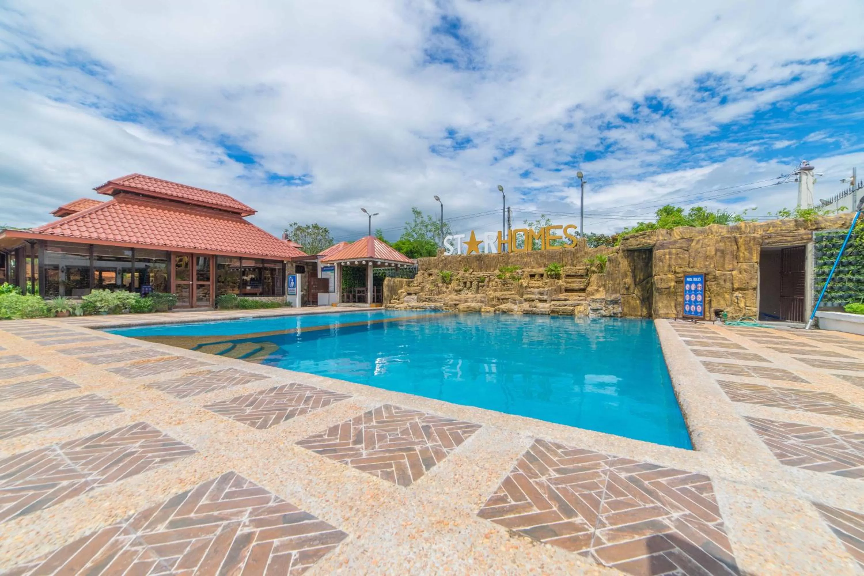 Swimming pool in RedDoorz Plus @ Starhomes Olivianville