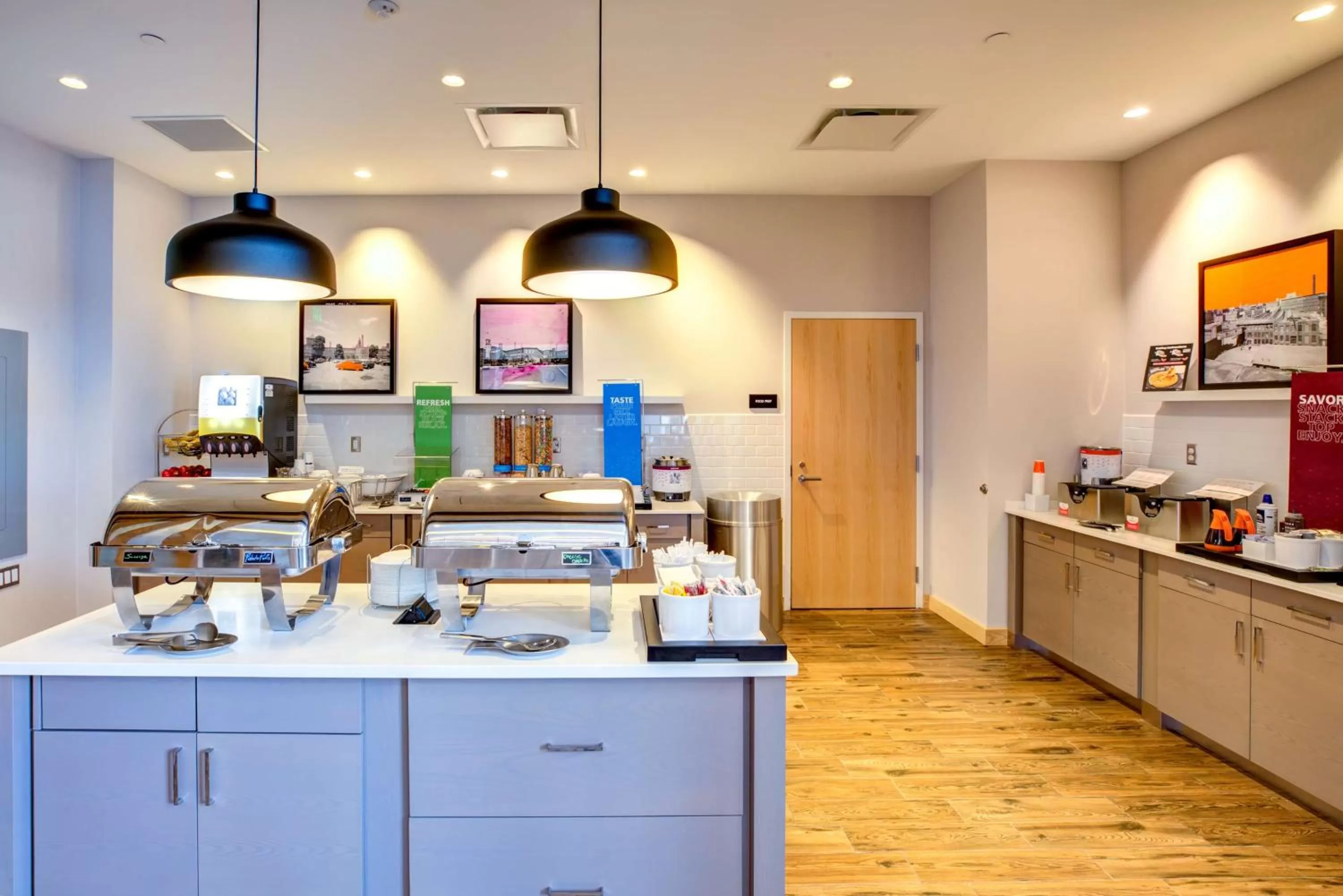 Restaurant/places to eat in Hampton Inn & Suites Boston/Waltham