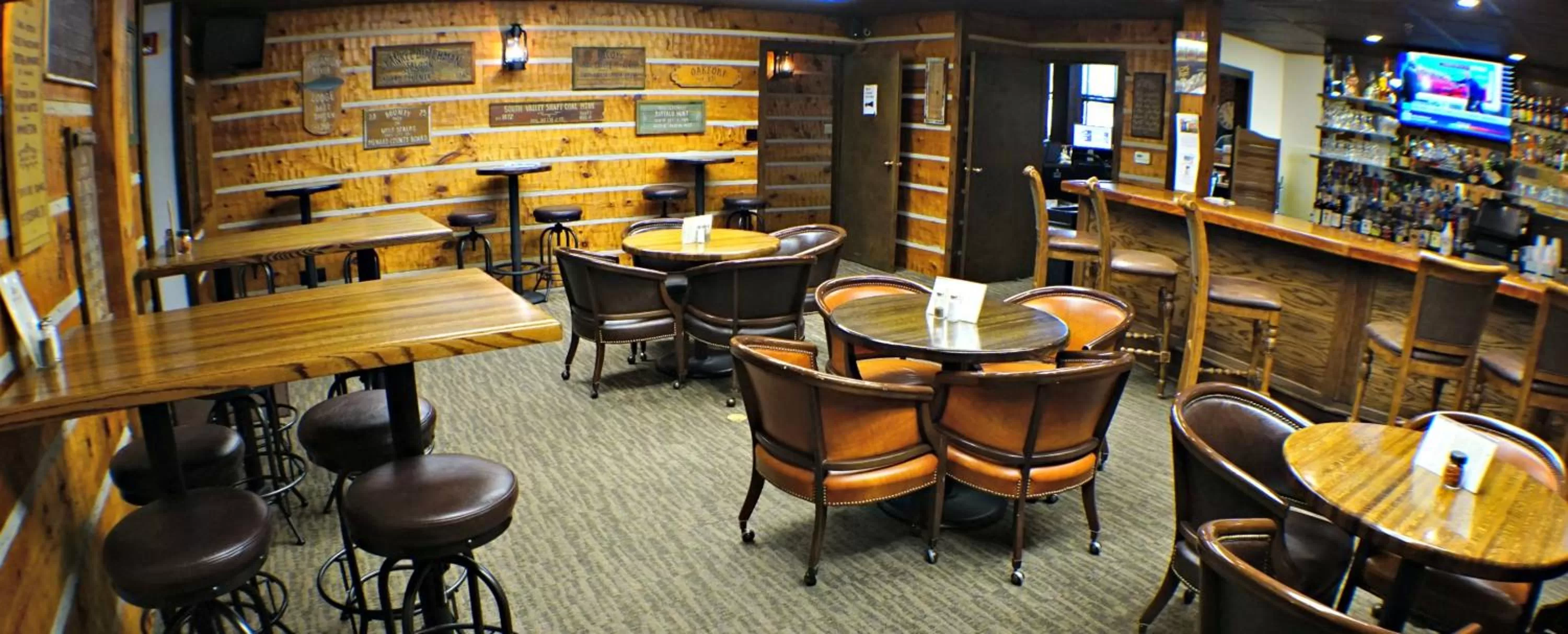 Restaurant/places to eat in RiverBank Lodge