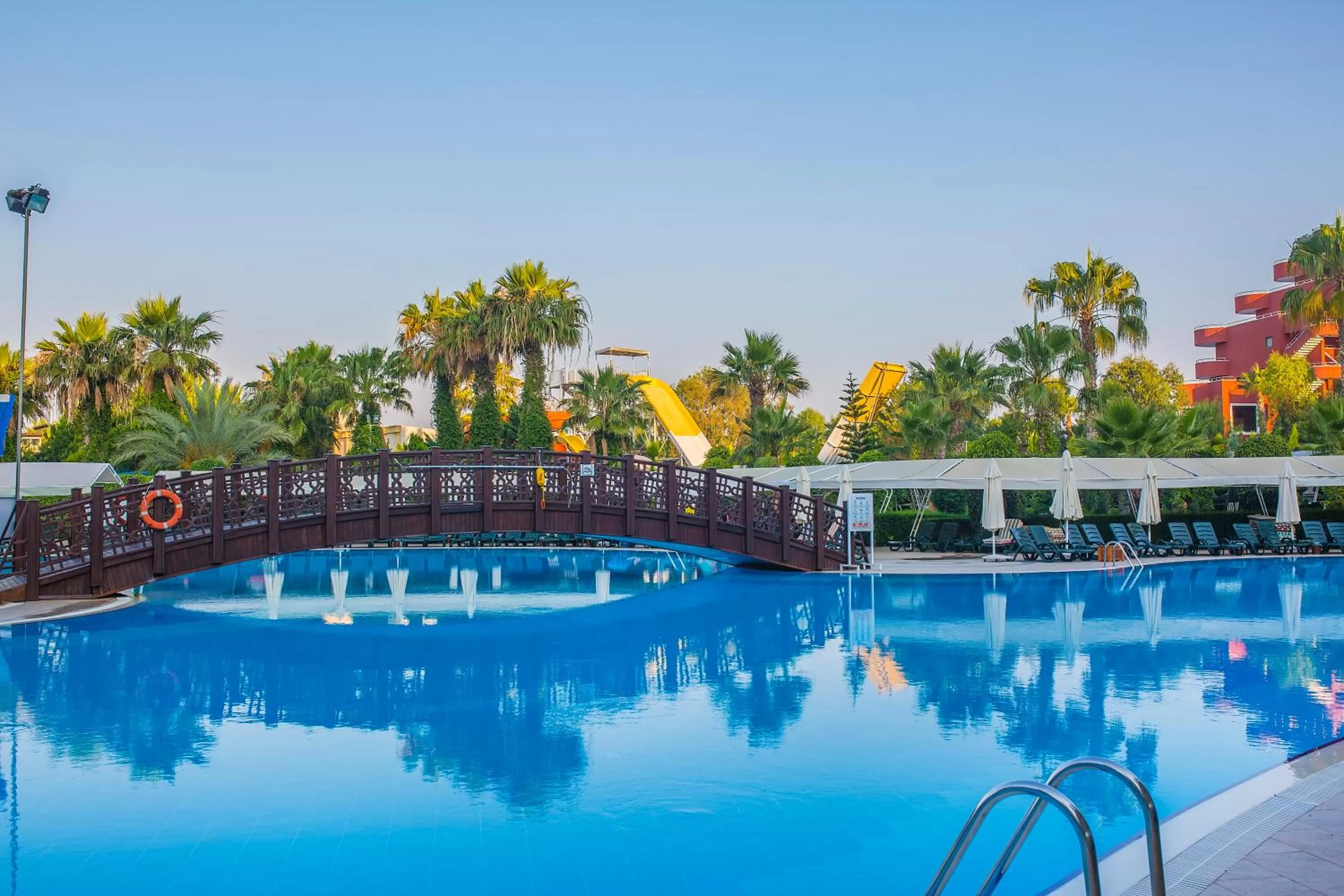 Swimming pool in Mukarnas Spa & Resort Hotel