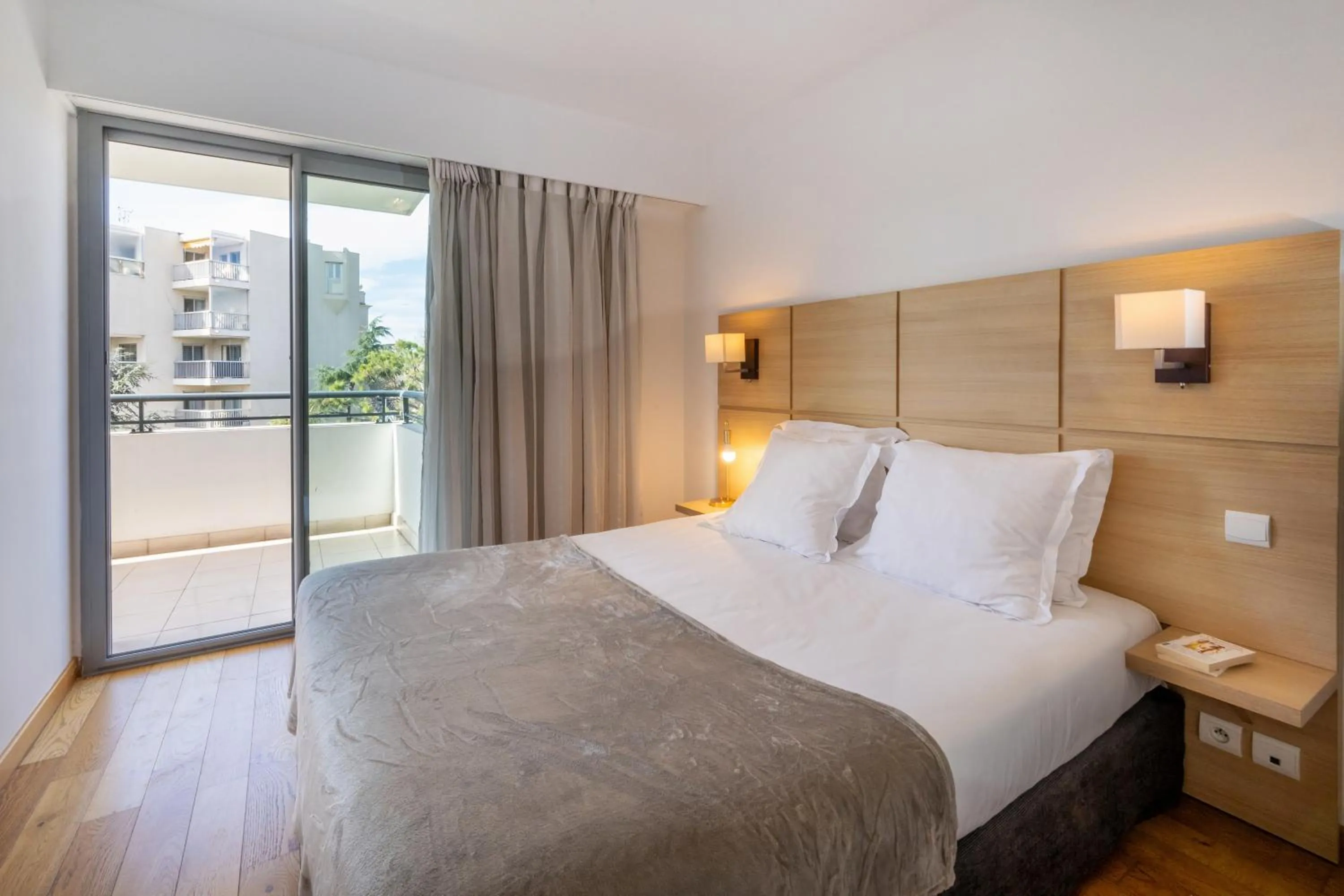 Bedroom, Bed in Nemea Appart Hotel Le Lido Cagnes sur Mer