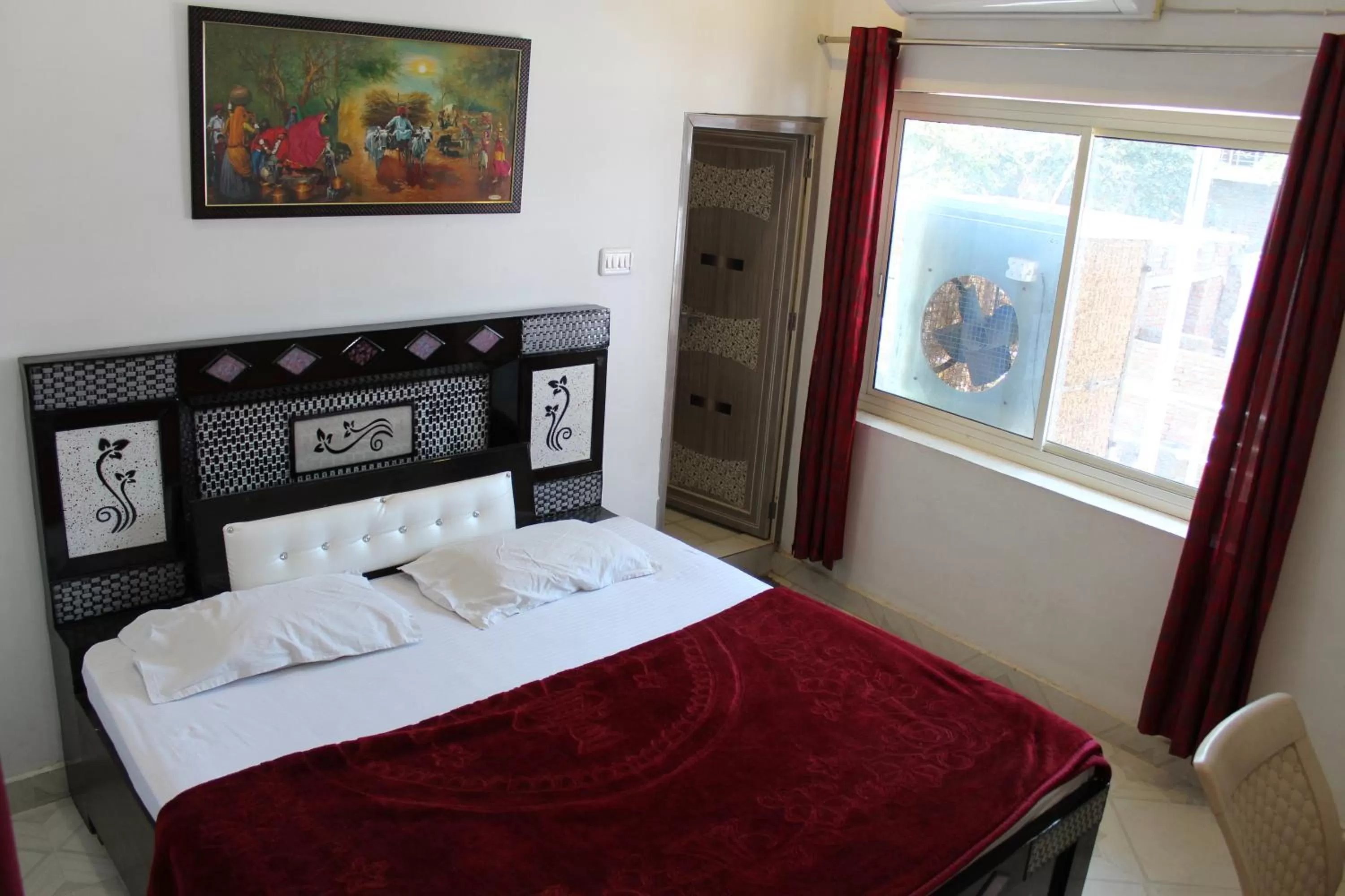 Bed in Best B&B in Orchha