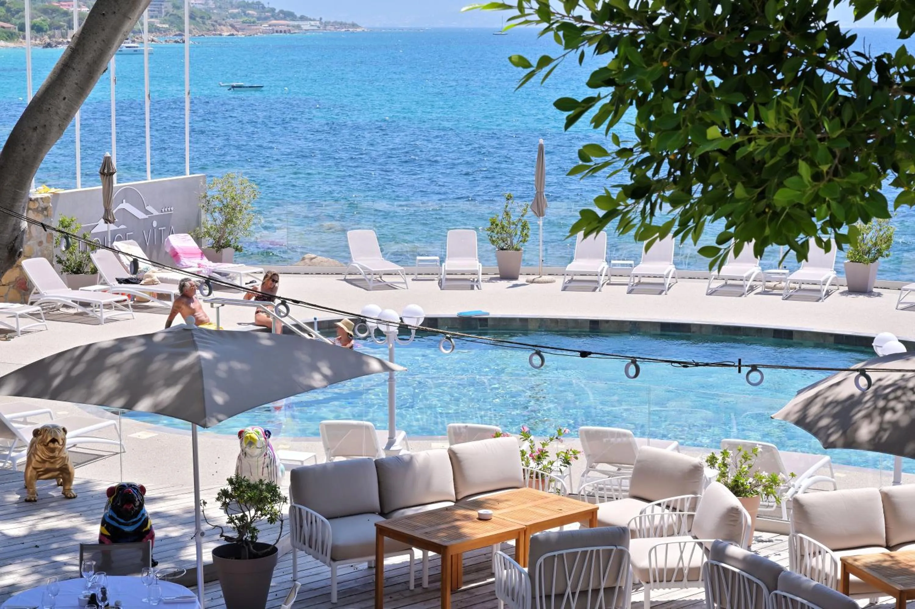 Patio in Hôtel Restaurant Dolce Vita