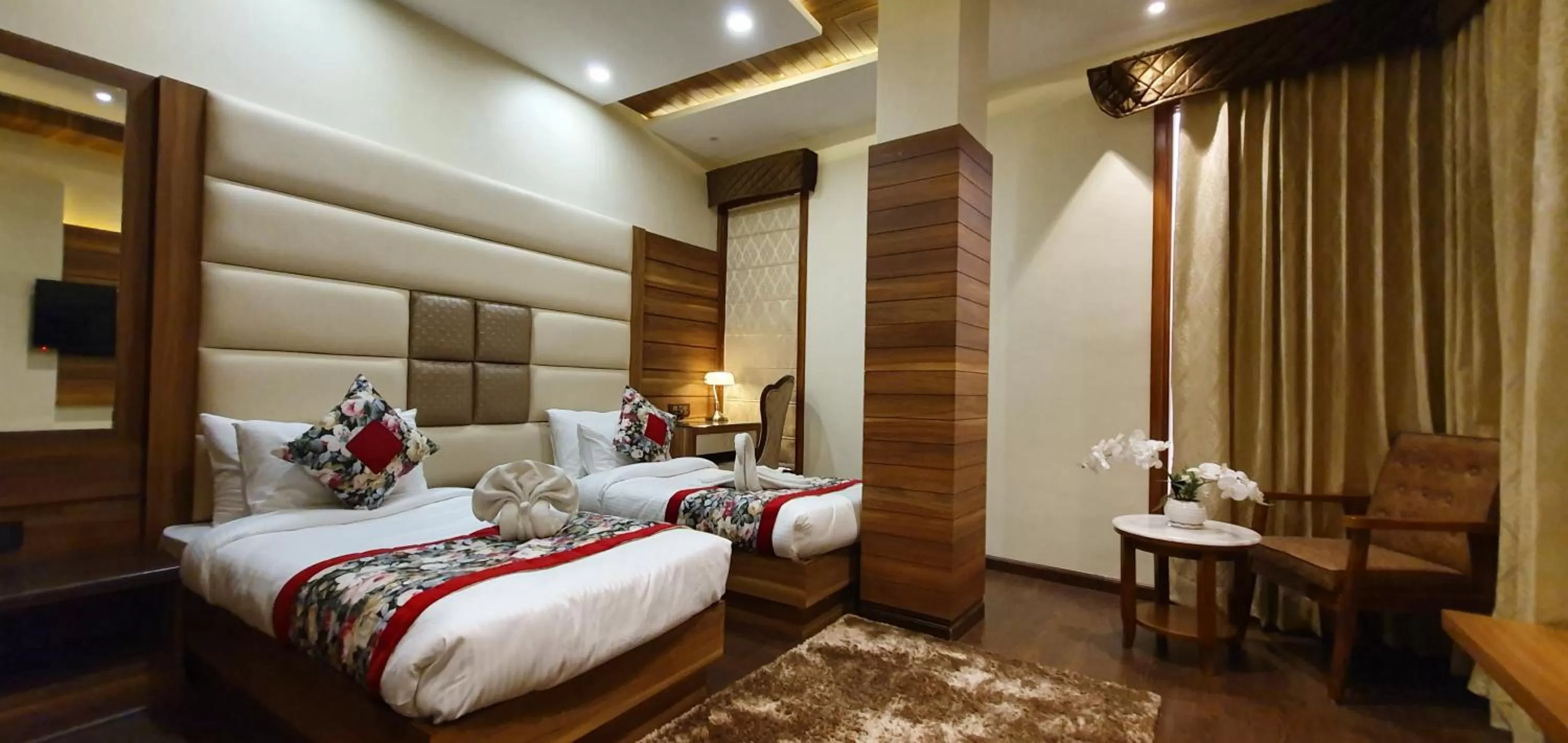 Bed in Hotel Makhan Residency