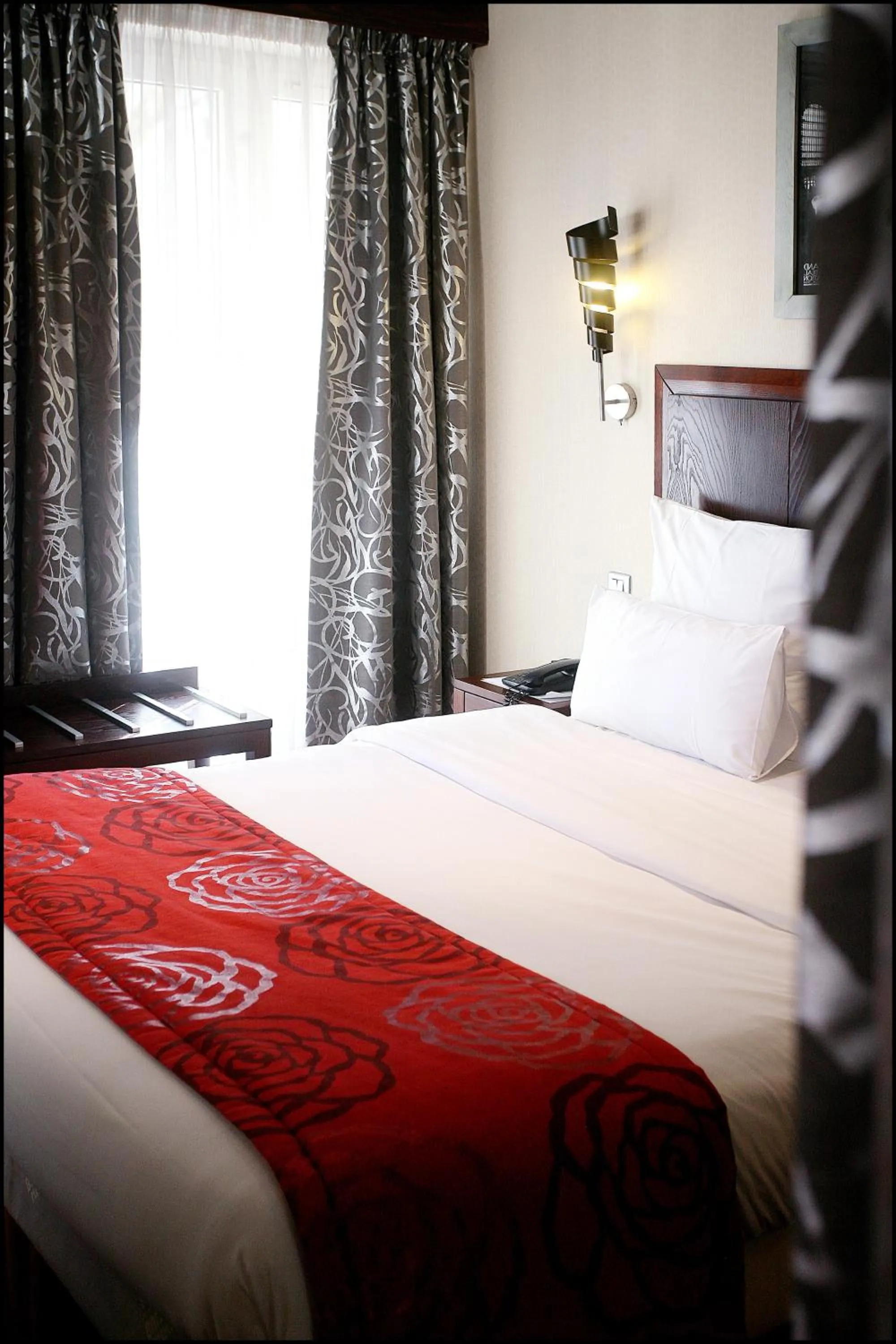 Bed in Grand Hotel Francais