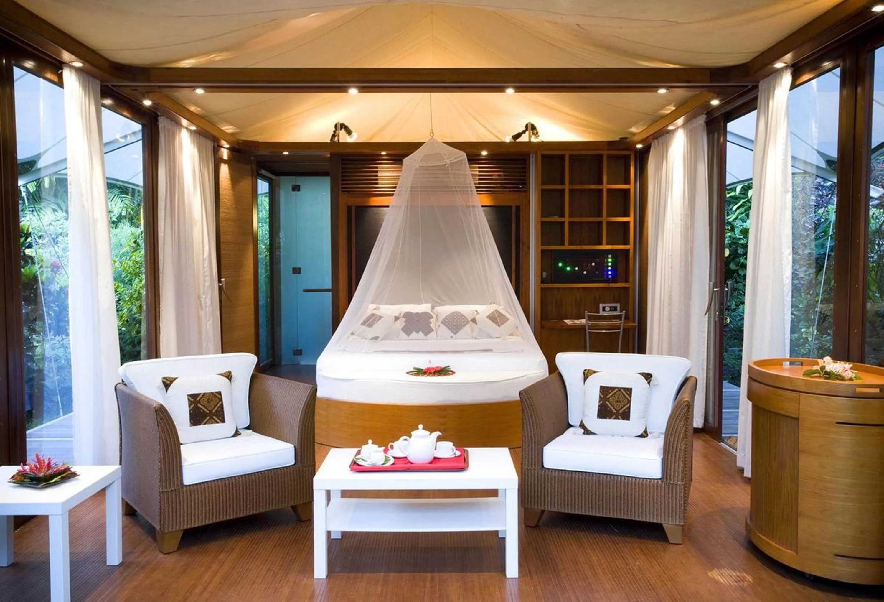 Photo of the whole room in The Fiji Orchid