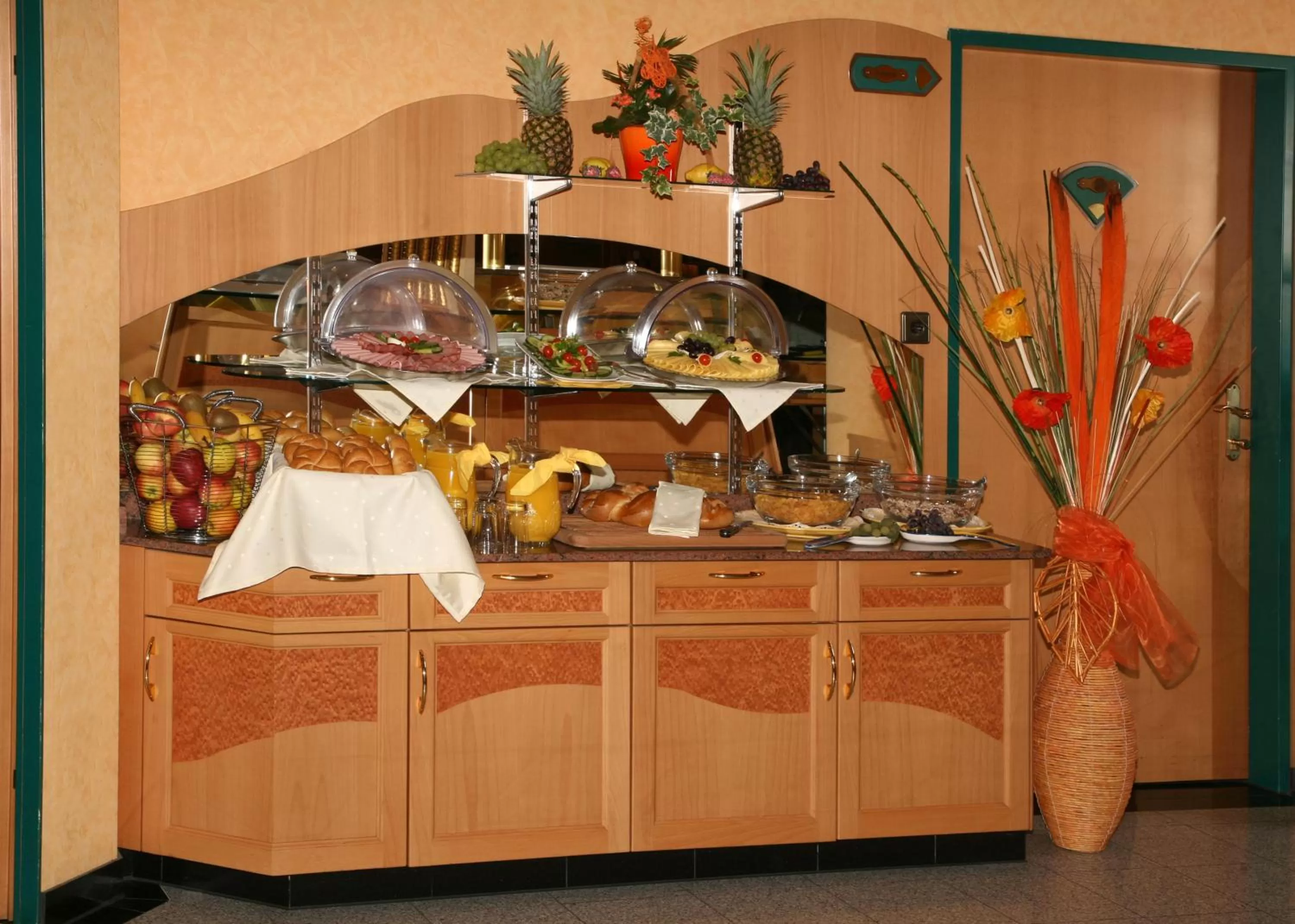 Buffet breakfast in Hotel Asperner Löwe