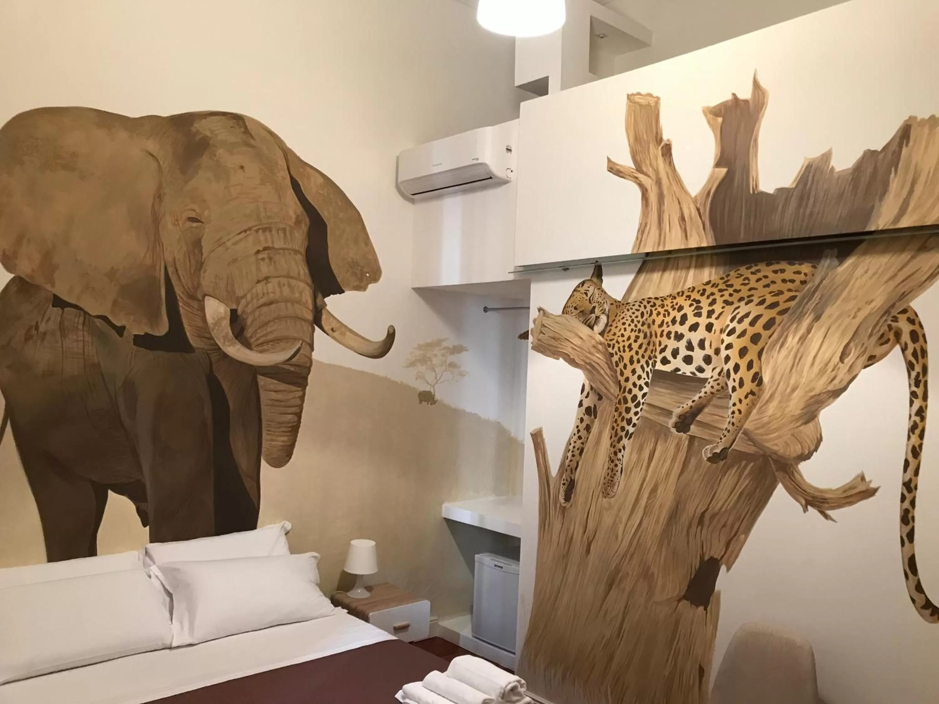 Bedroom in Giro nel mondo