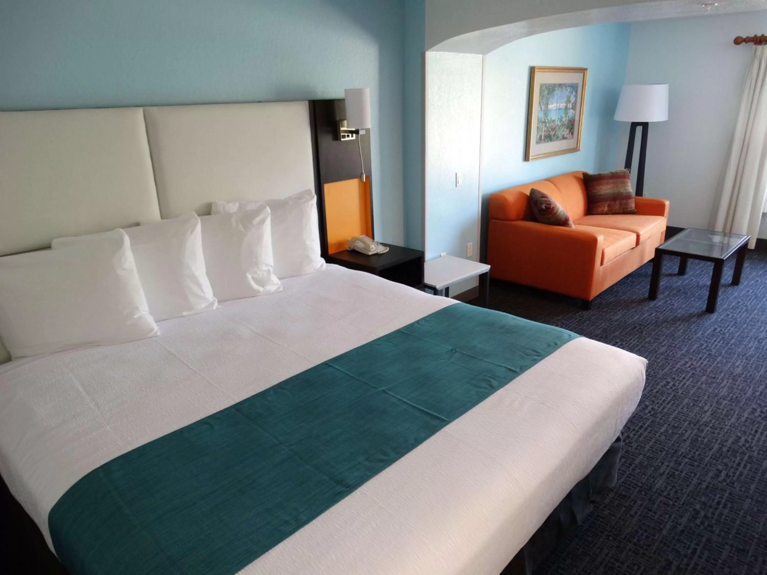 Photo of the whole room, Bed in Best Western Plus Orlando Lake Buena Vista South Inn & Suites