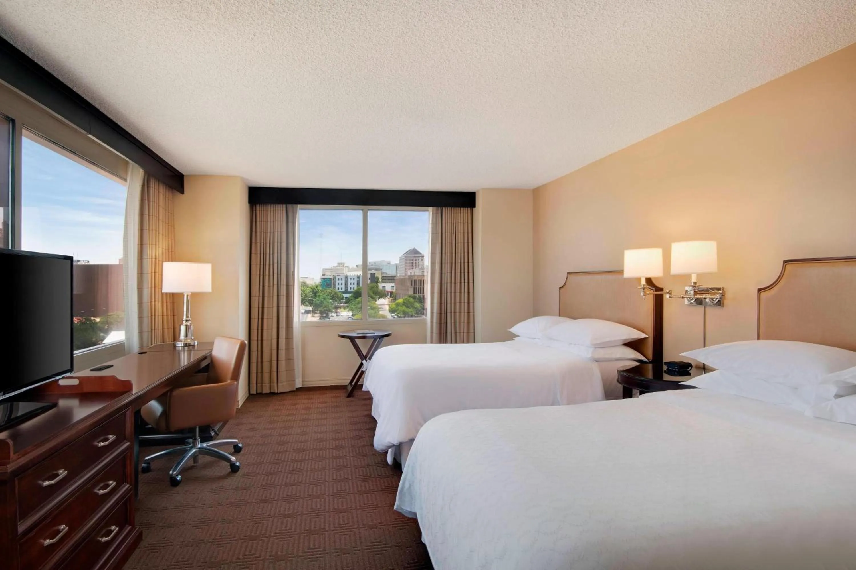 Downright Austin, A Renaissance Hotel